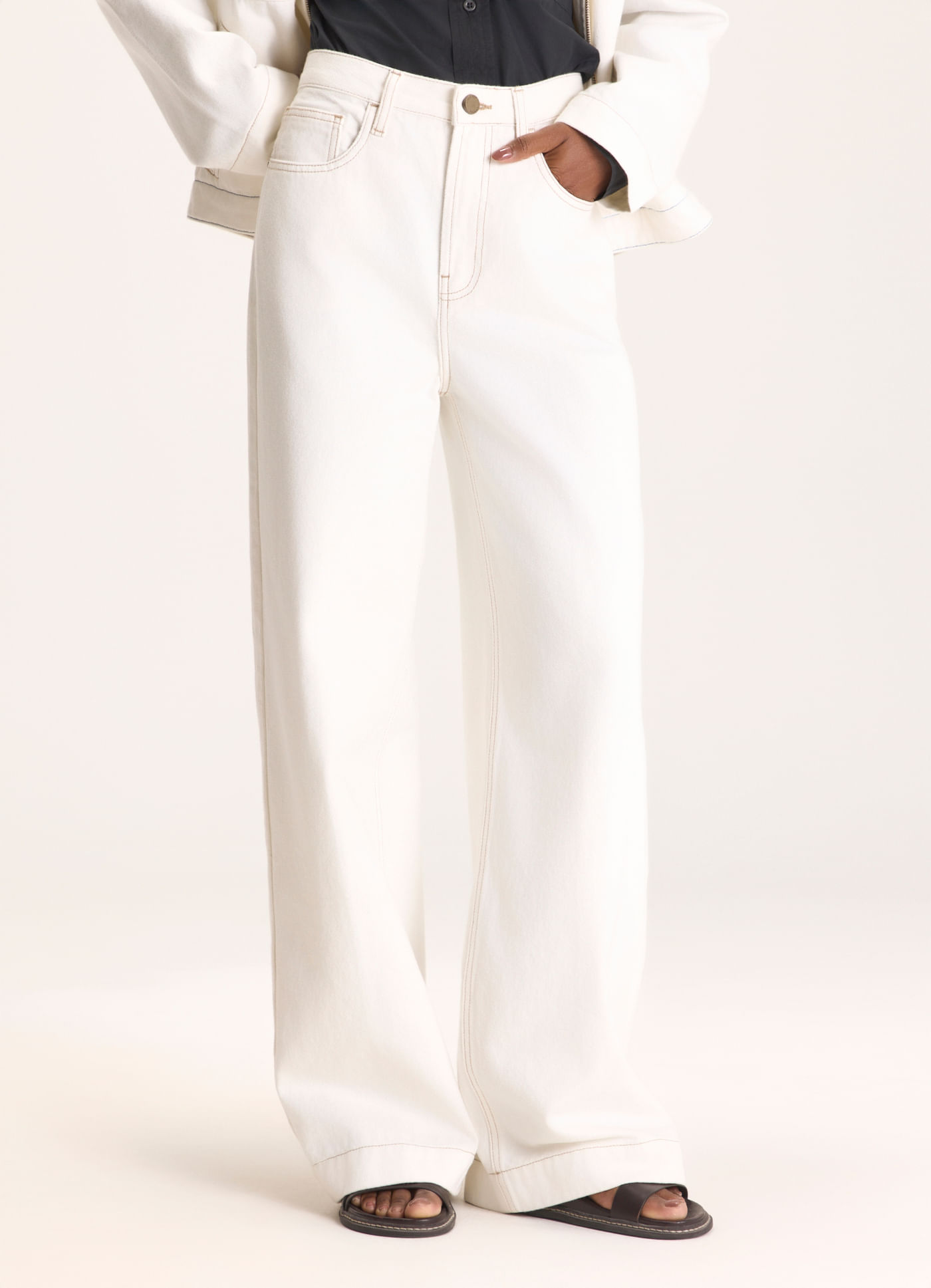 Calça sarja wide leg viva bem off white