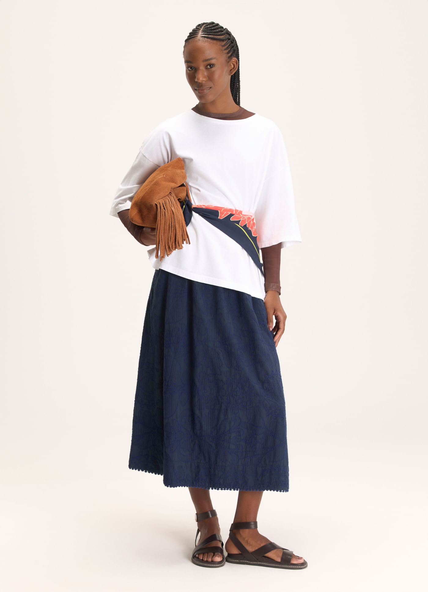 Saia algodão bordado onírico azul marinho