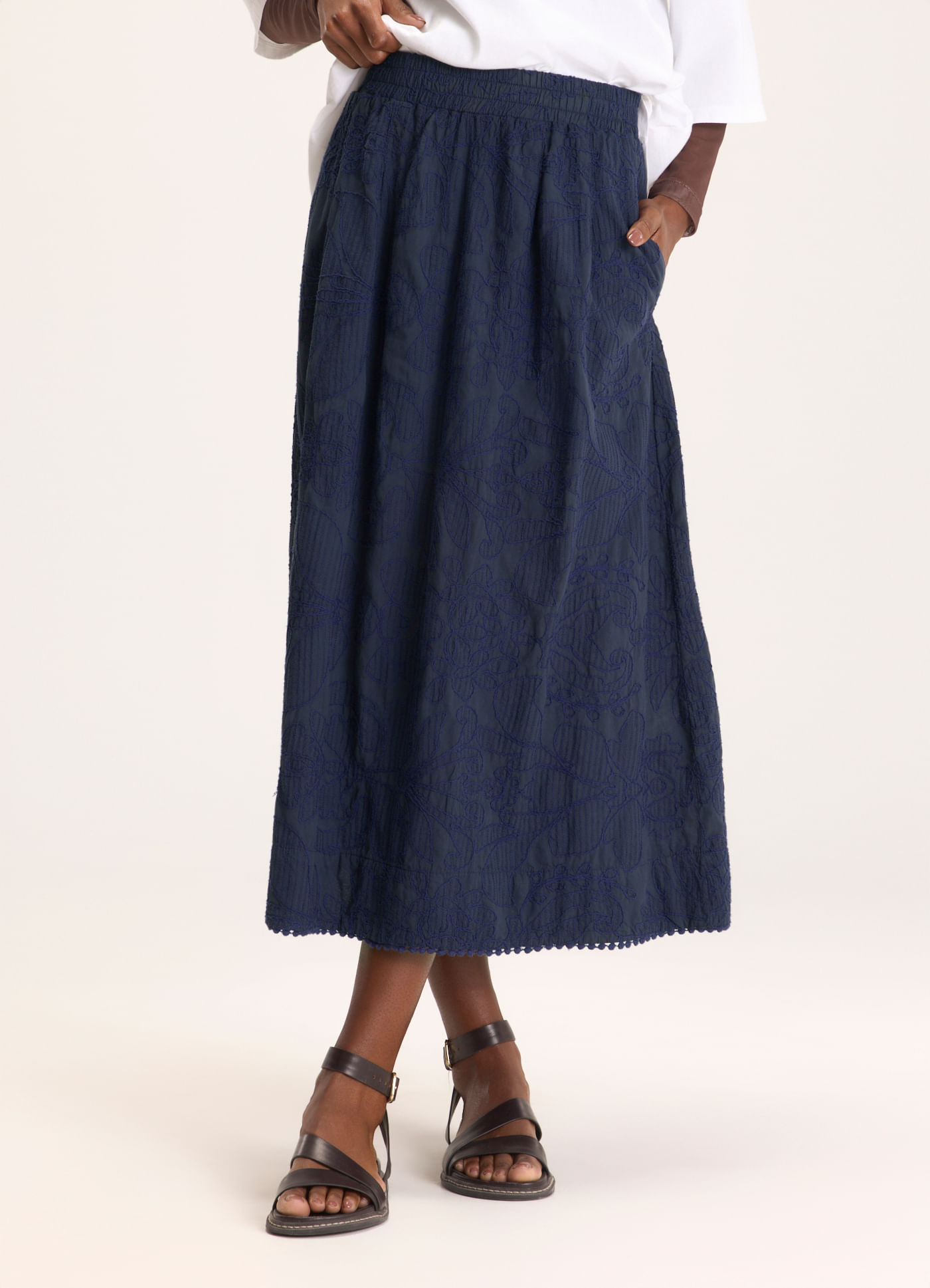 Saia algodão bordado onírico azul marinho