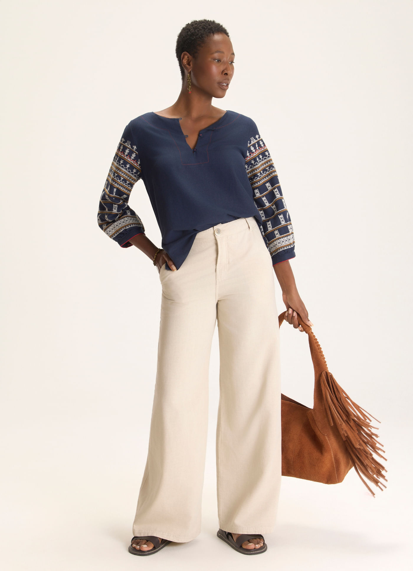 Calça sarja wide leg color linho areia