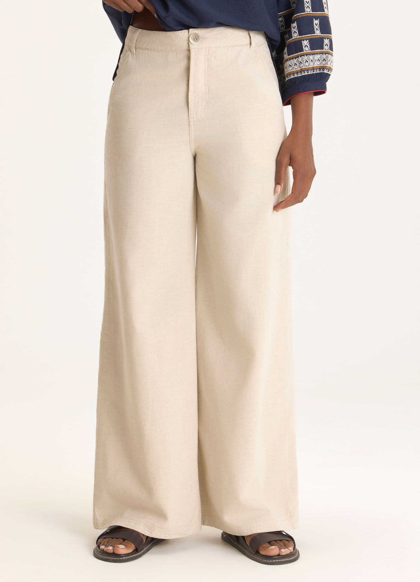 Calça sarja wide leg color linho areia