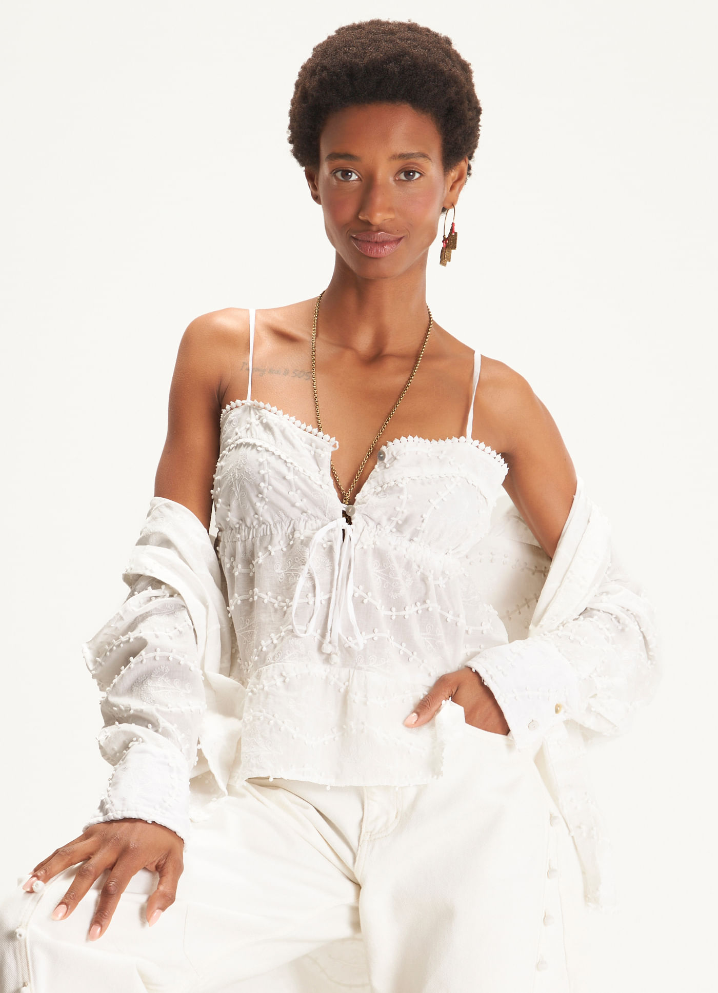 Blusa voil bordado relevo branco