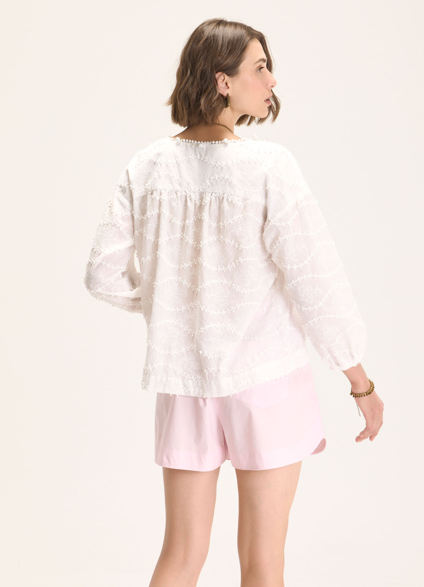 Bata voil bordado relevo branco