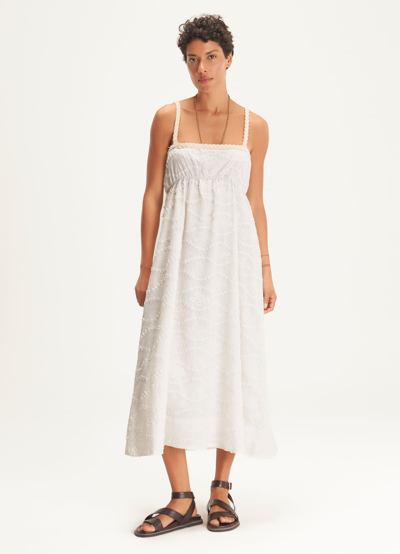 Vestido voil bordado relevo branco