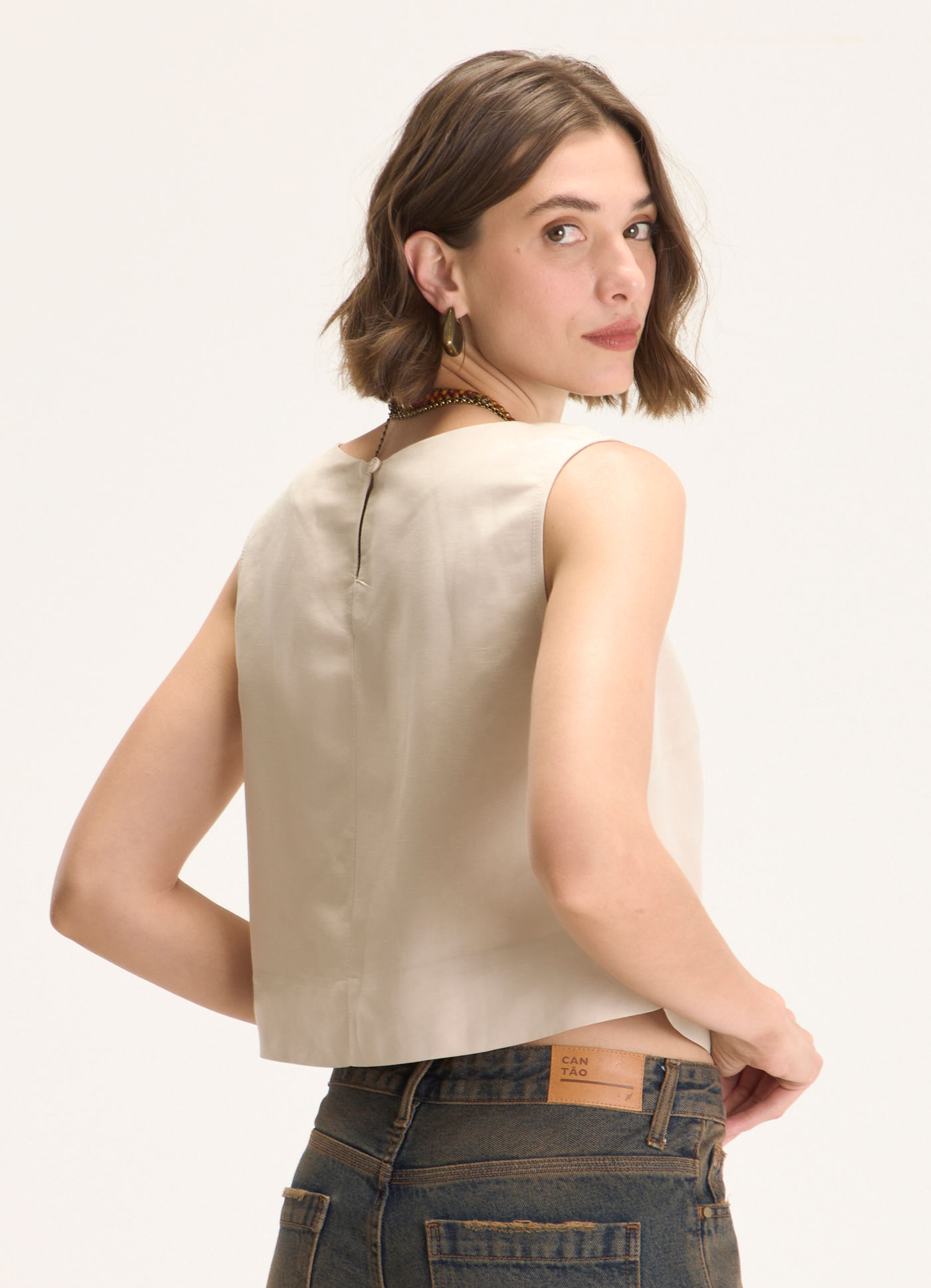 Regata shell linho alfaiataria olhar areia