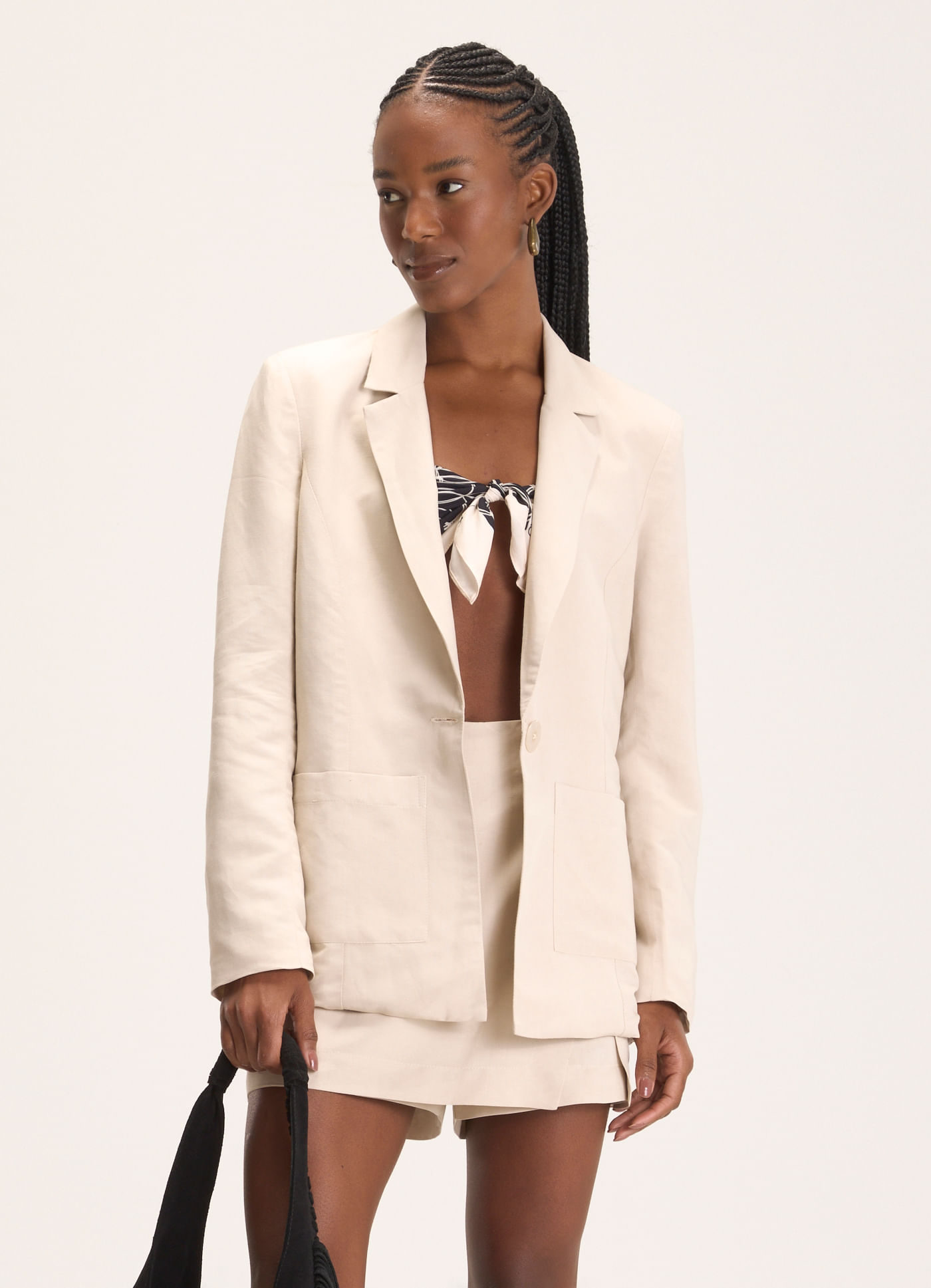 Blazer linho alfaiataria olhar areia