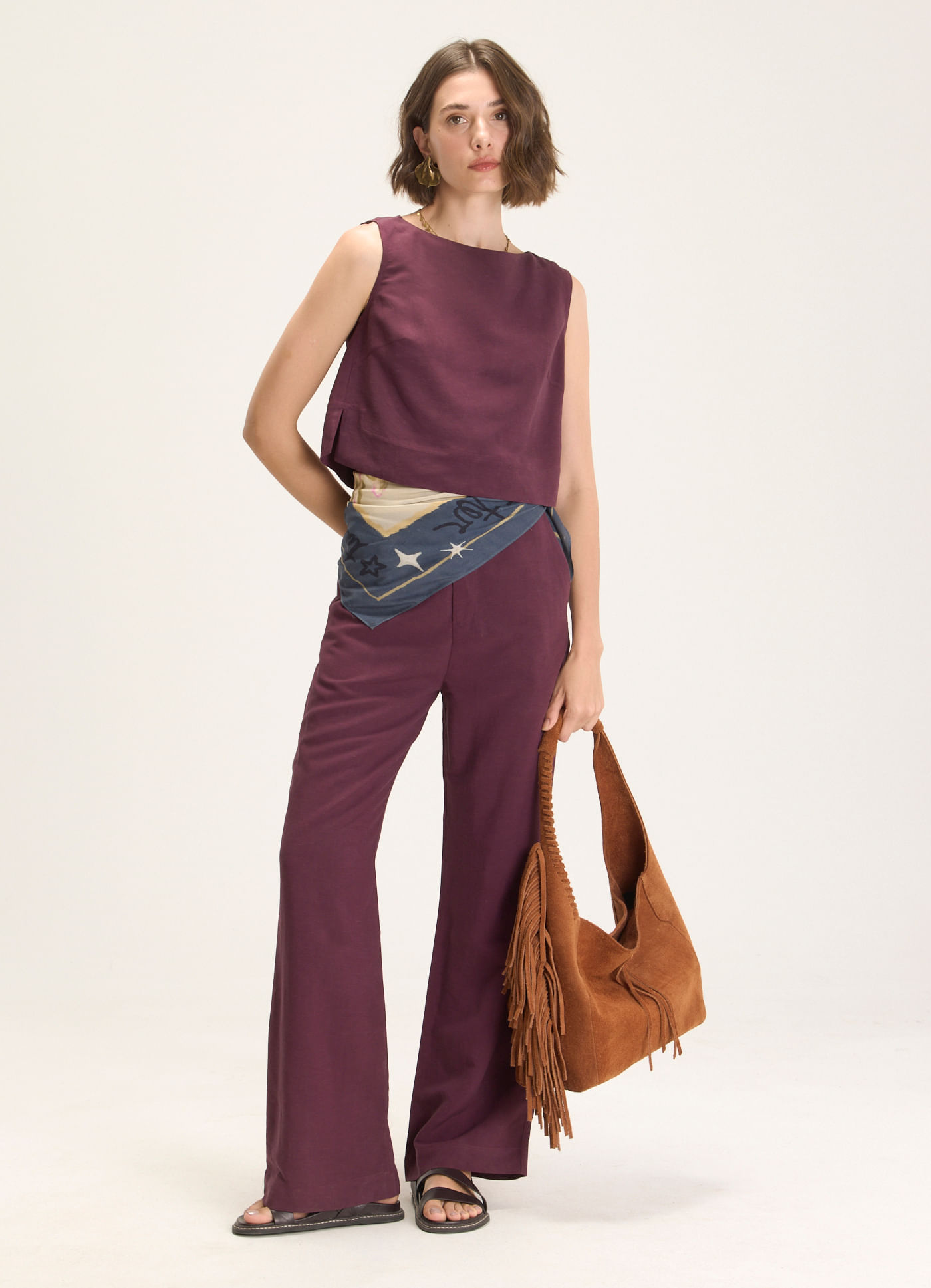 Calça flare linho alfaiataria olhar roxo