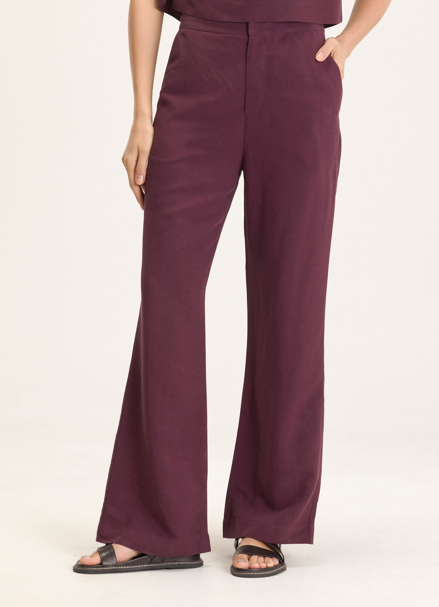 Calça flare linho alfaiataria olhar roxo