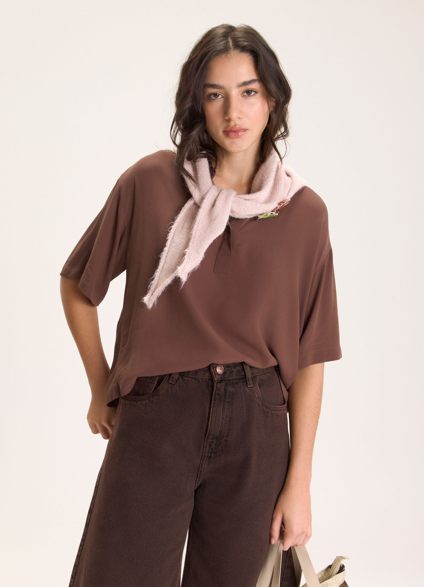 Camisa manga curta crepe leve marrom