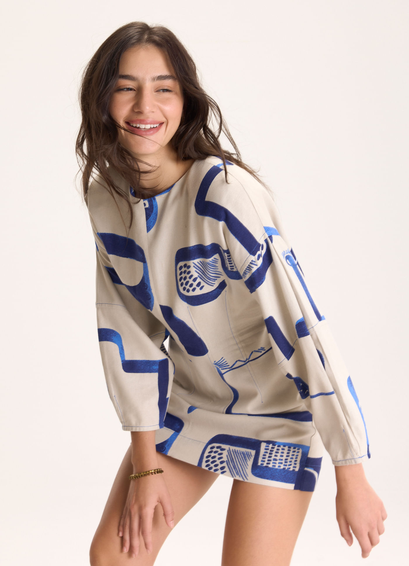 Vestido curto estampado quebra cabeça