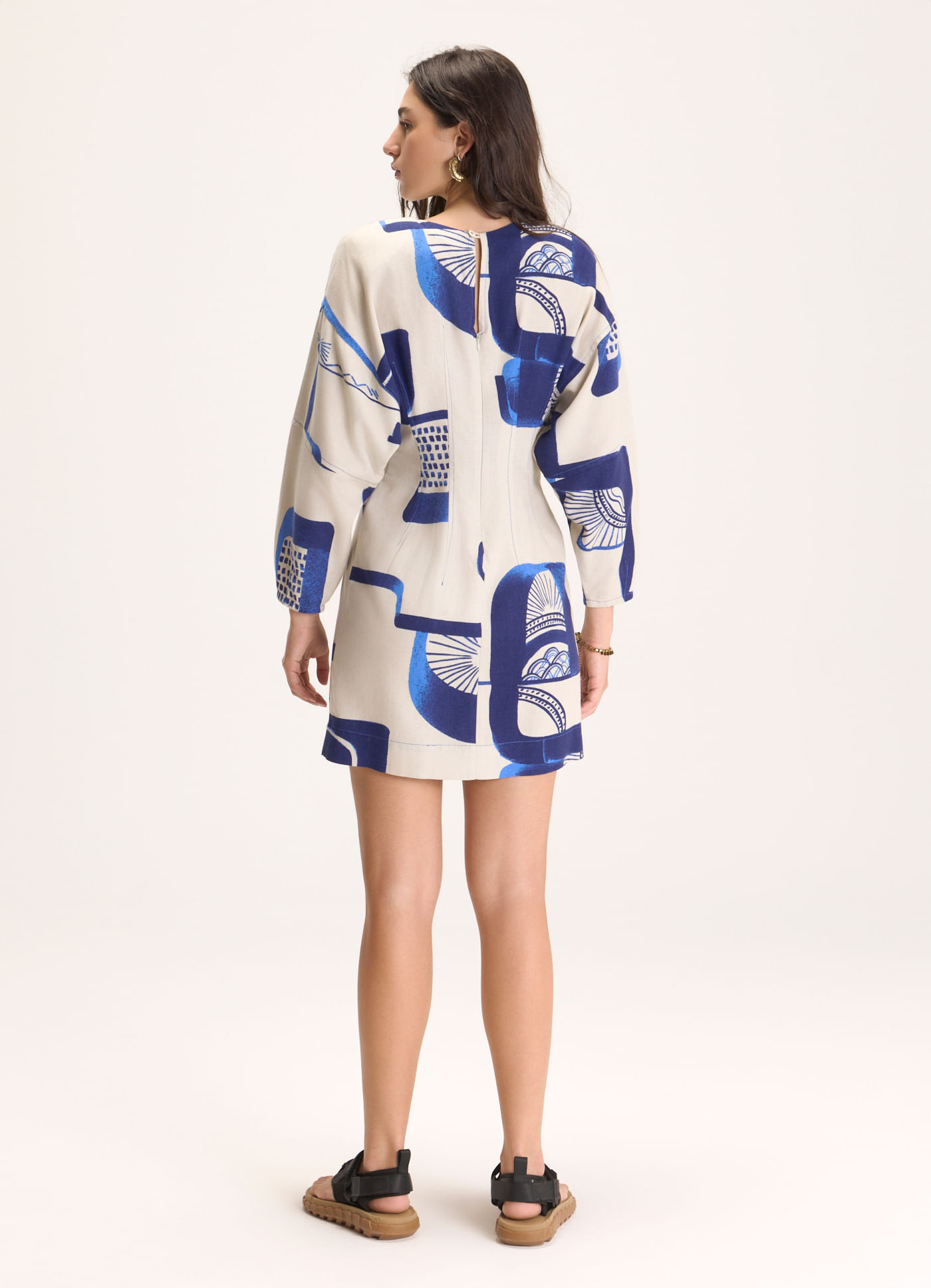 Vestido curto estampado quebra cabeça