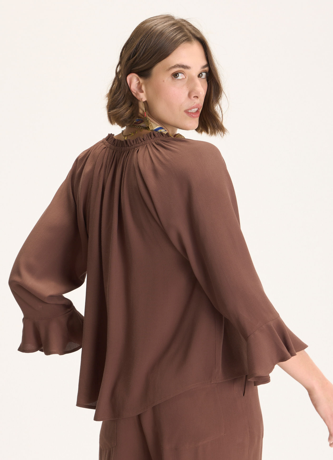 Bata crepe leve marrom