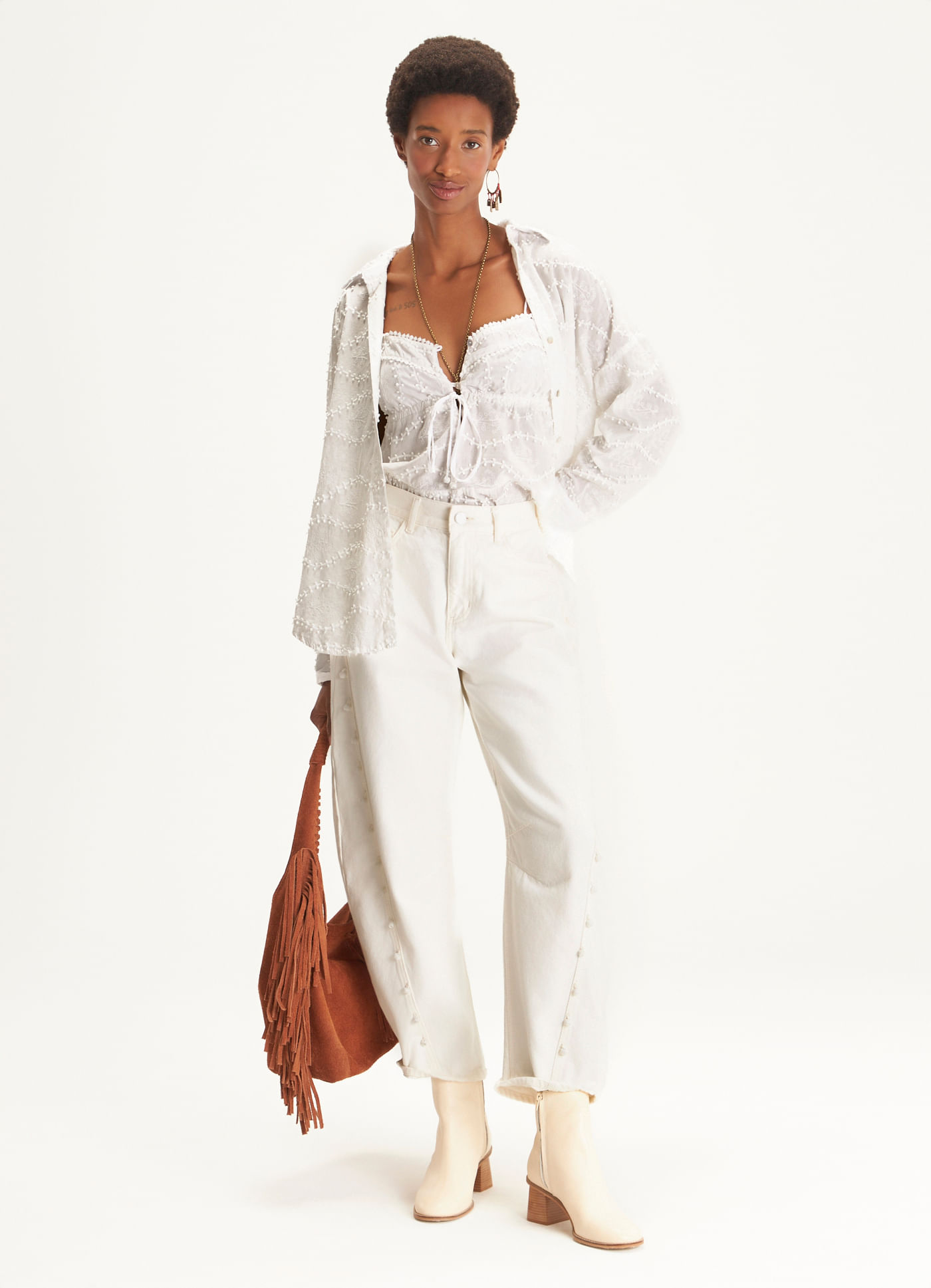 Calça sarja barrel bordado relevo off white