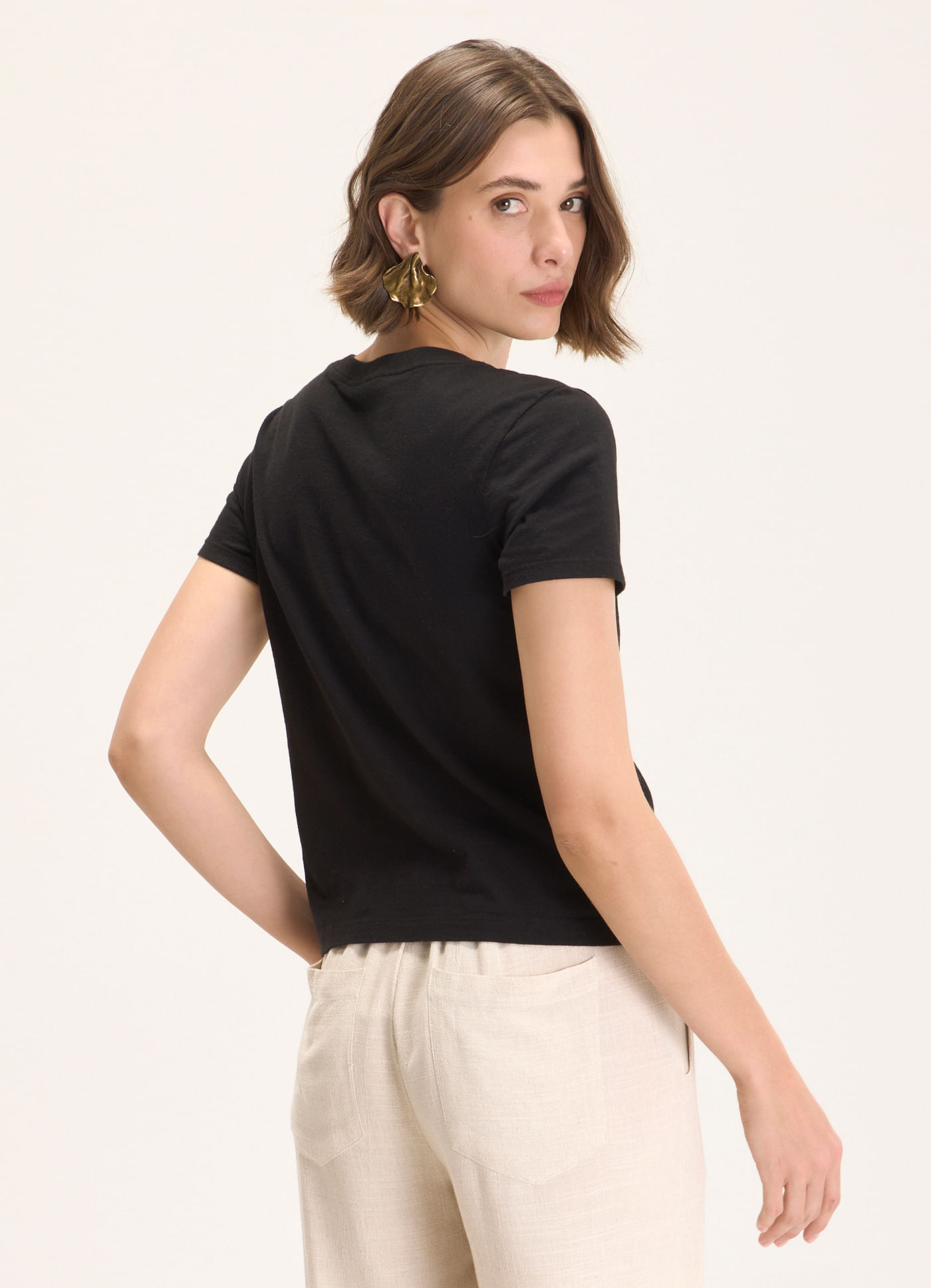 T-shirt slim bordada sonho colorido preto