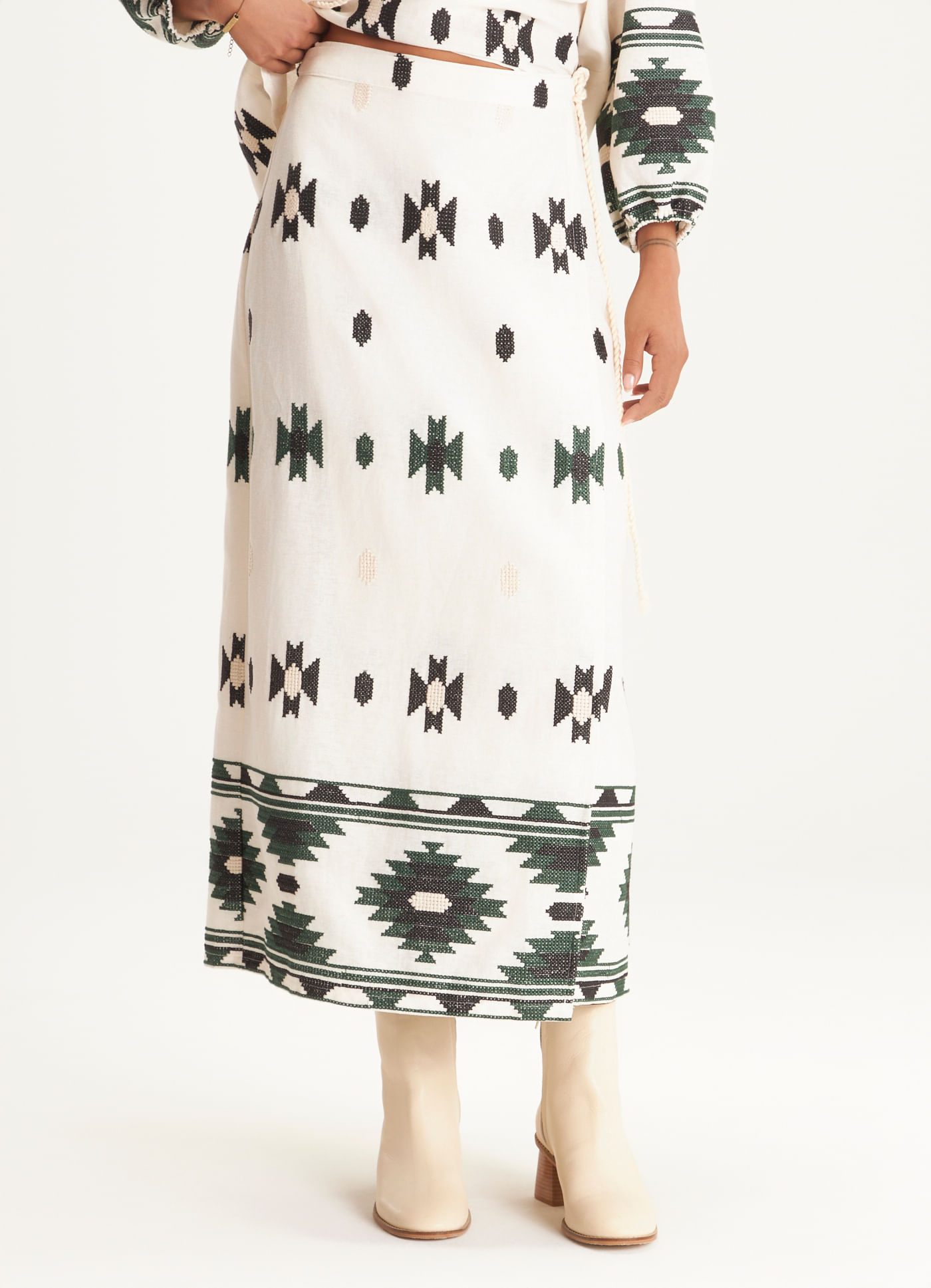 Saia linho bordado boho