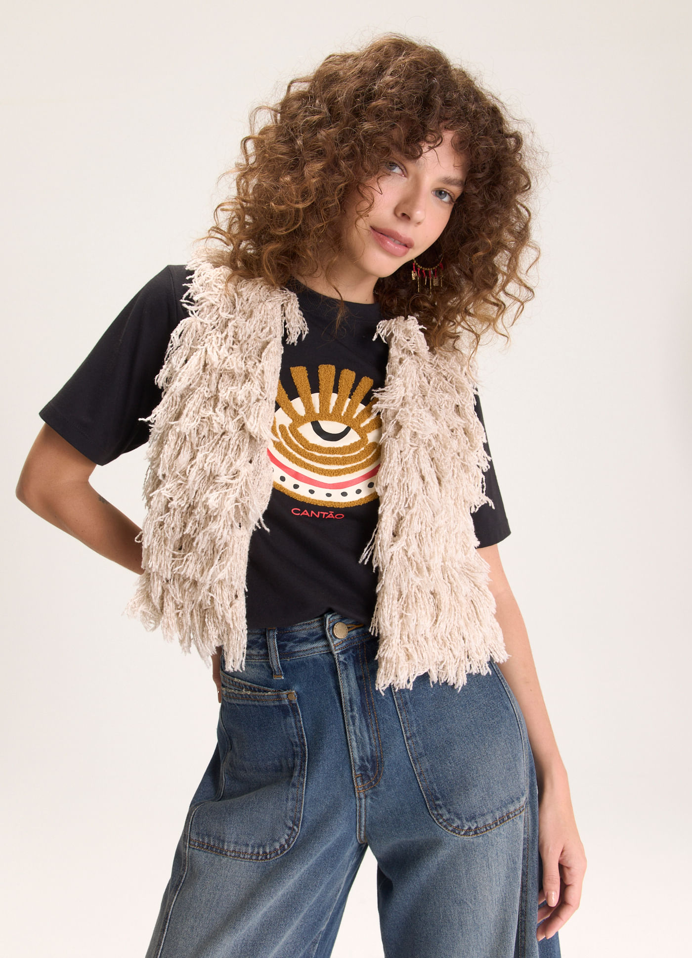 T-shirt box bordada ancestral preto