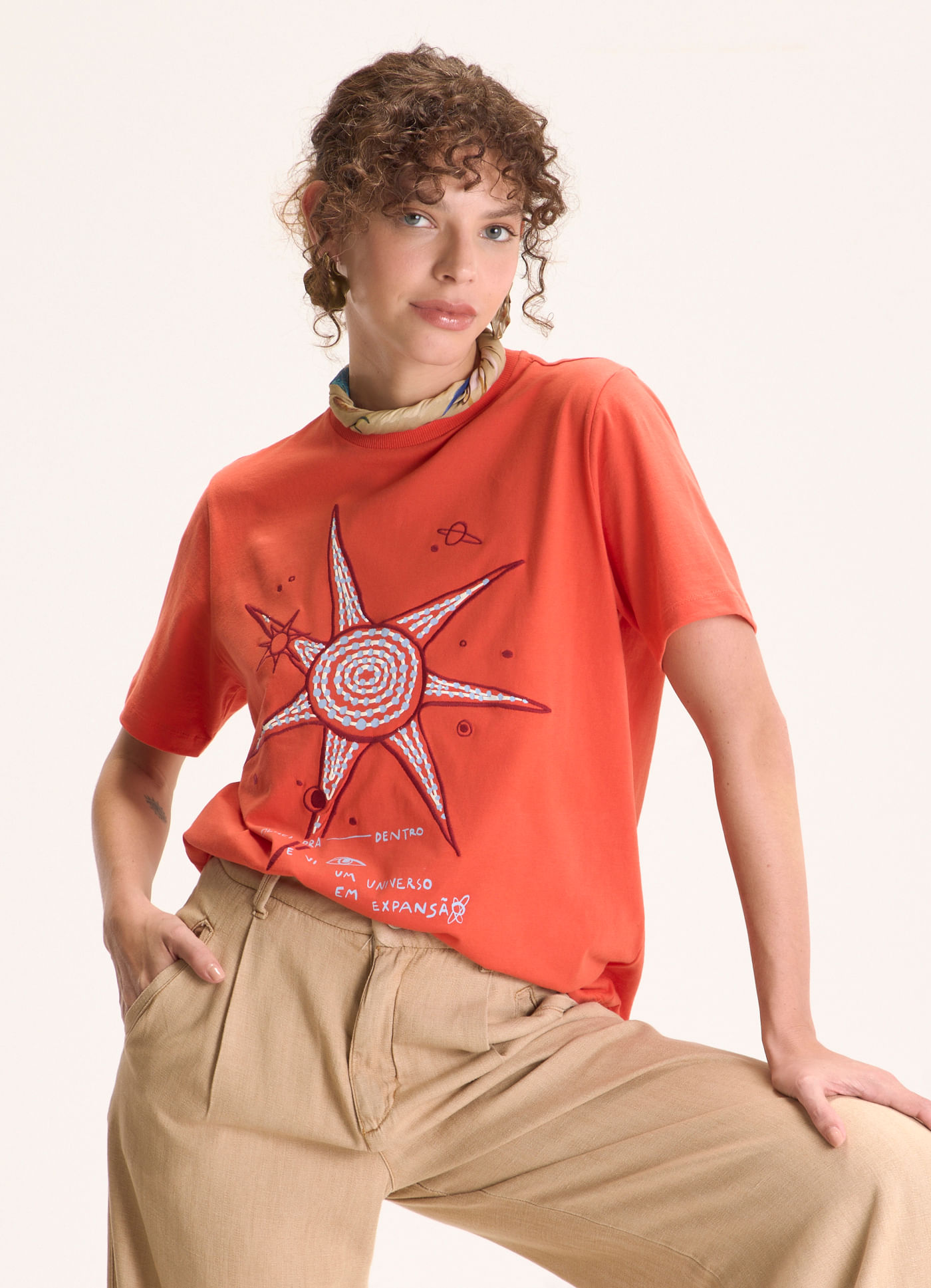 T-shirt classic bordadada expansão vermelho