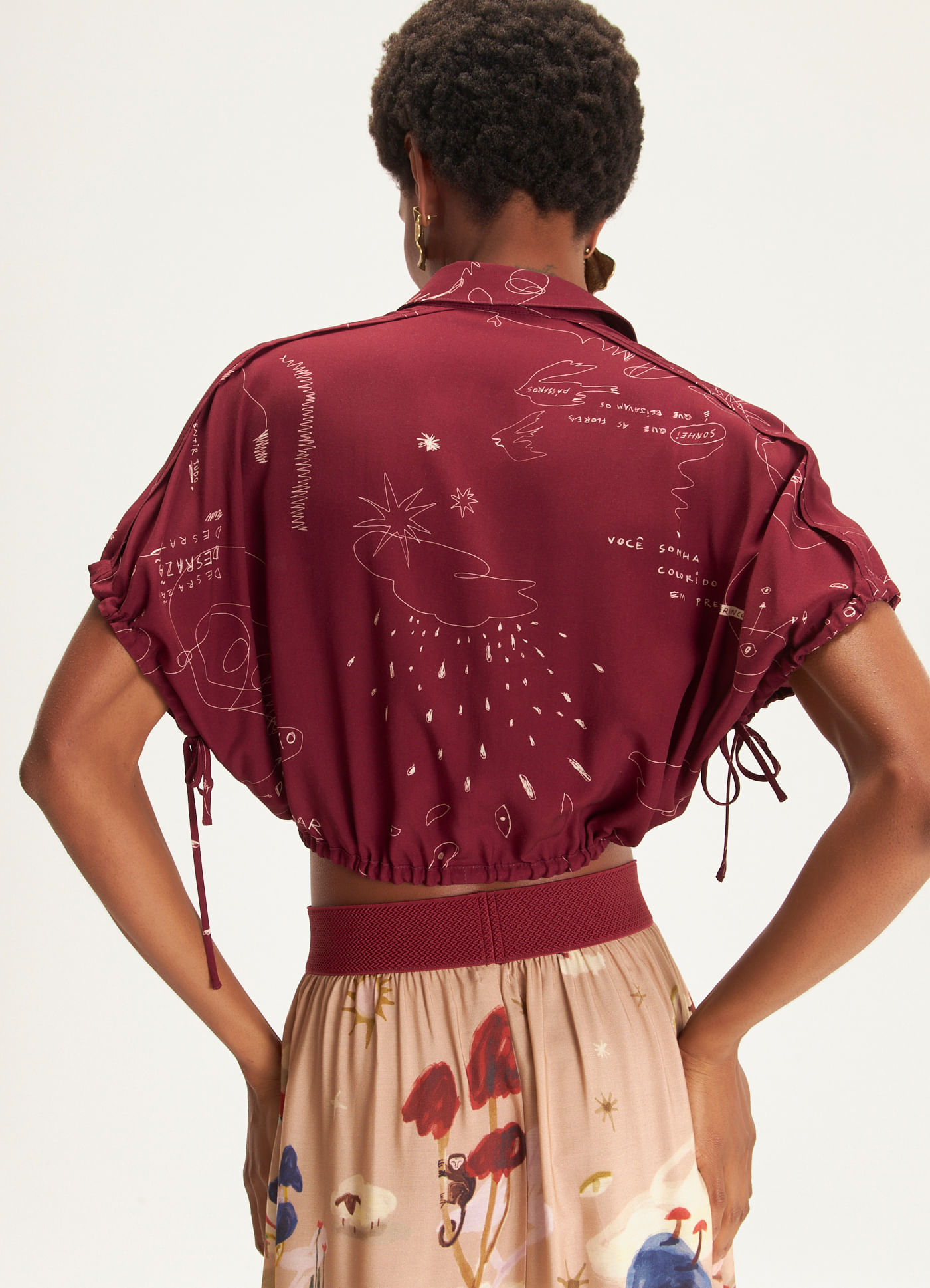 Camisa curta estampada desrazão