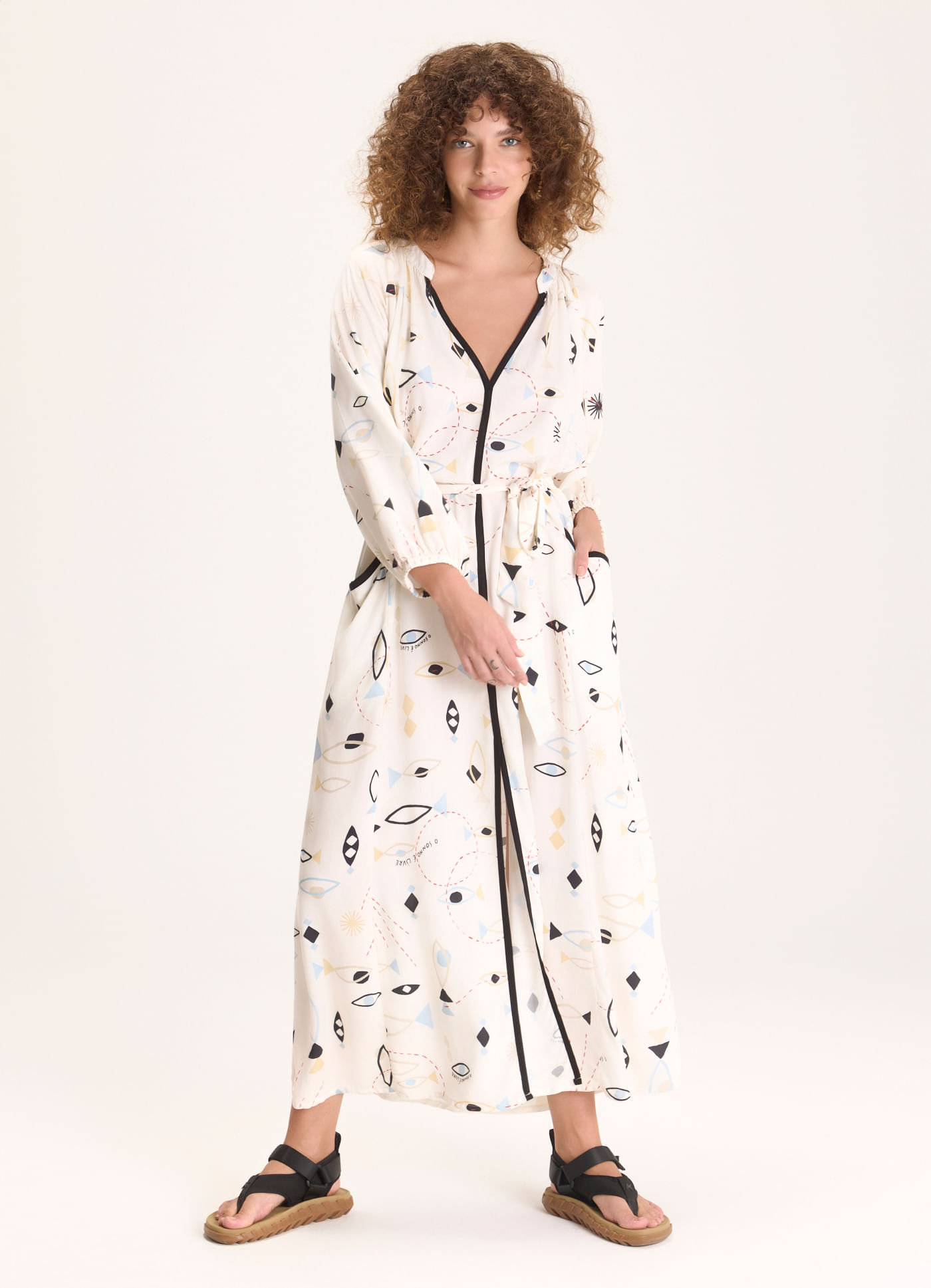 Vestido decote v estampado olho de peixe