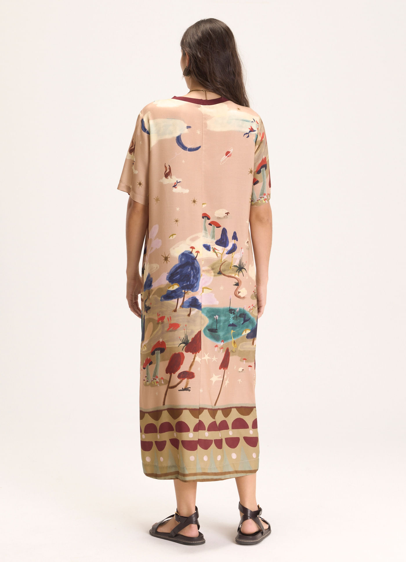 Vestido t-shirt dress midi estampado ilha dos sonhos