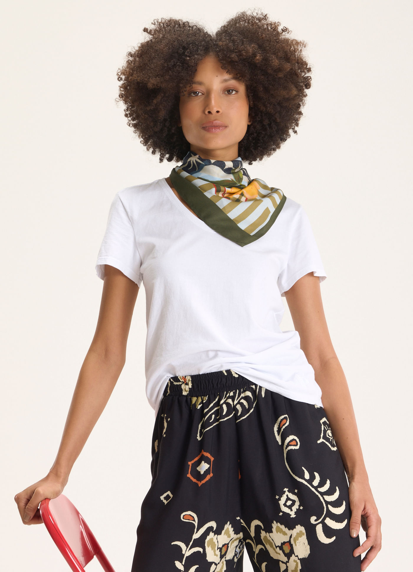 Blusa básica algodão gola v branco