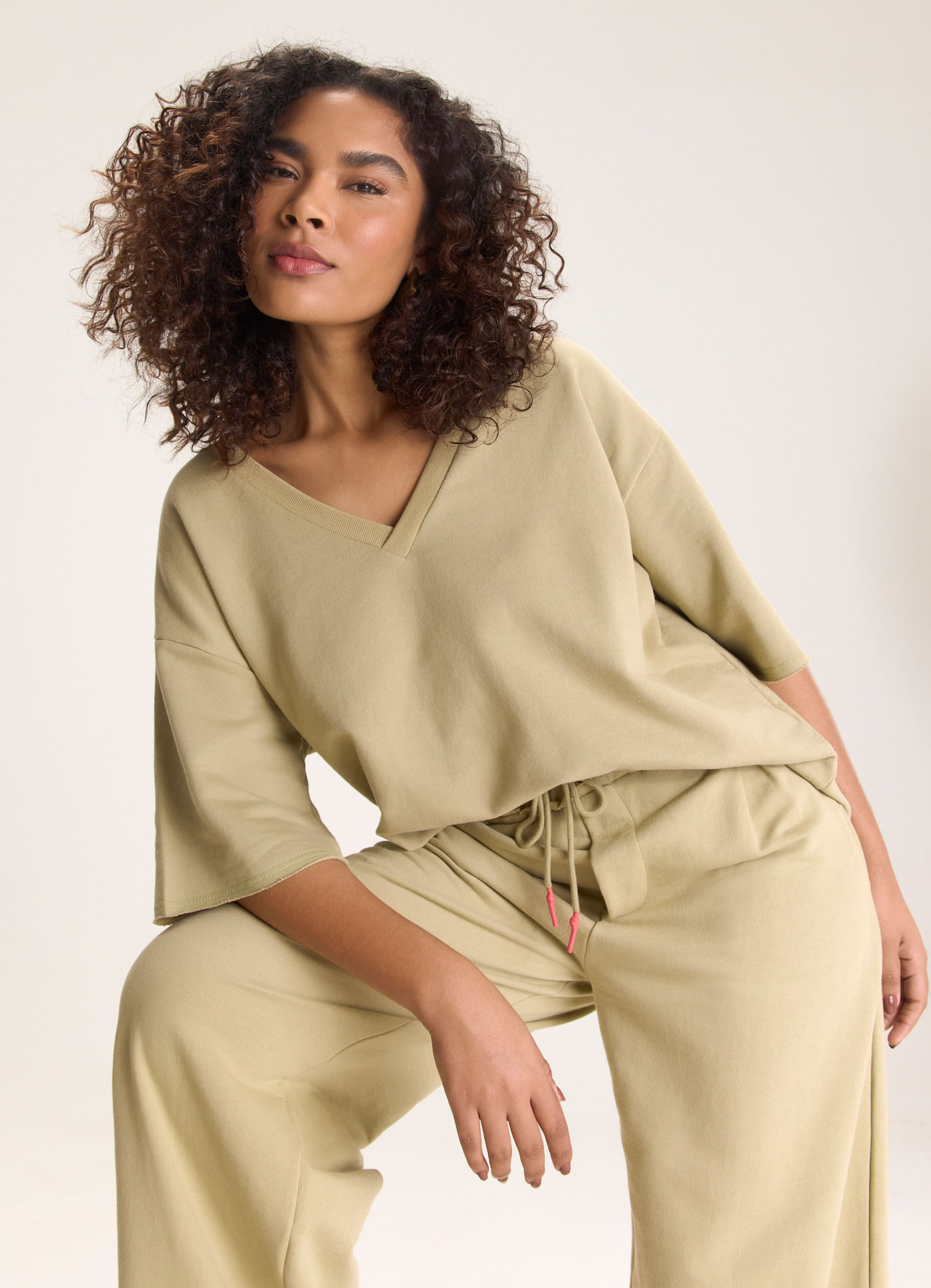 Blusa maxi moletom gola v caqui