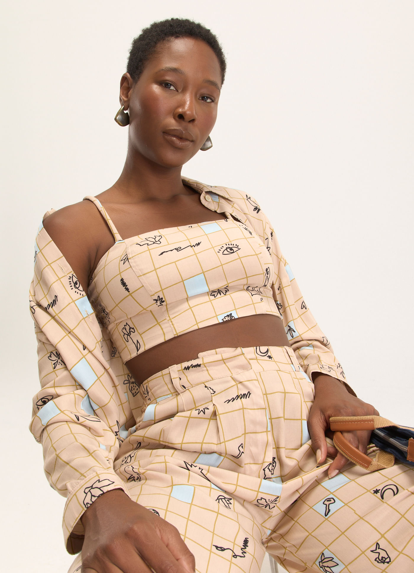 Top estampado riscada