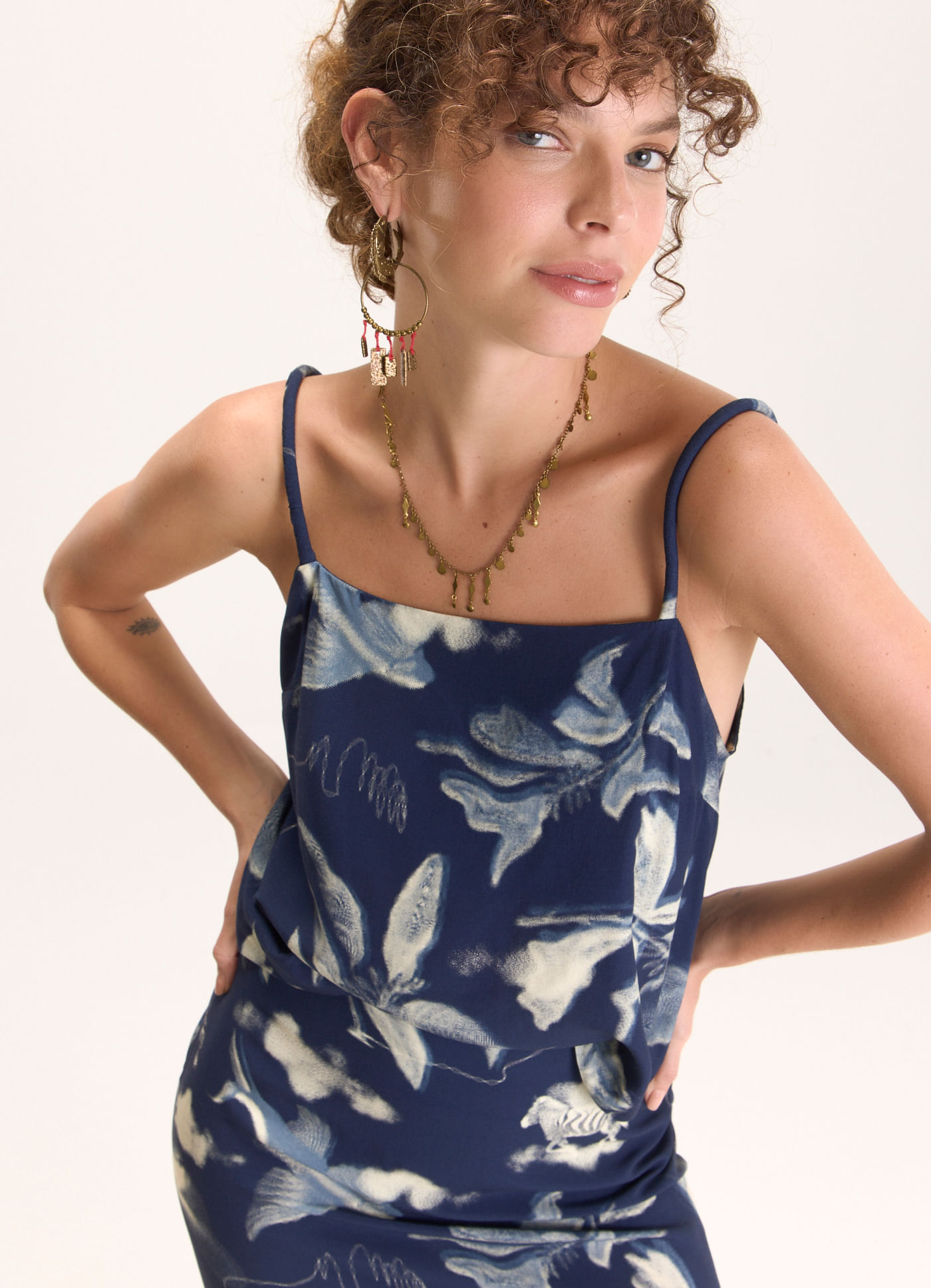 Blusa alça estampada surreal