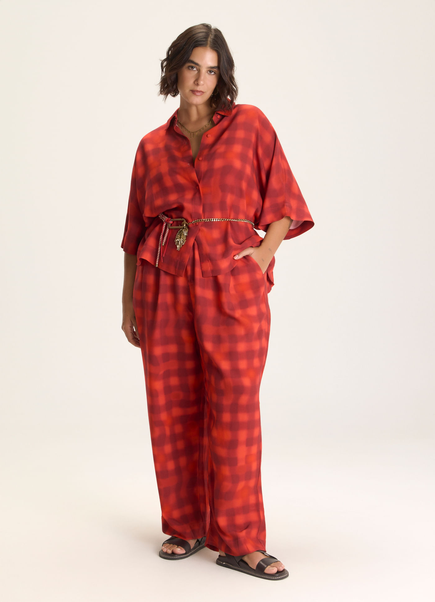 Calça estampada xadrez neblina