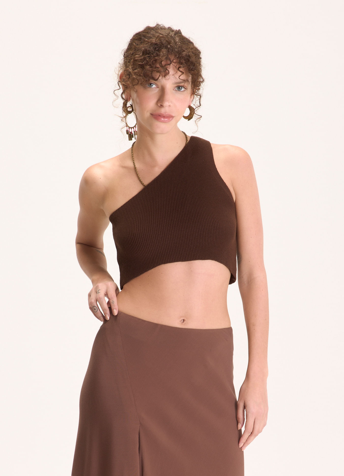 Top ombro único tricô canelado marrom
