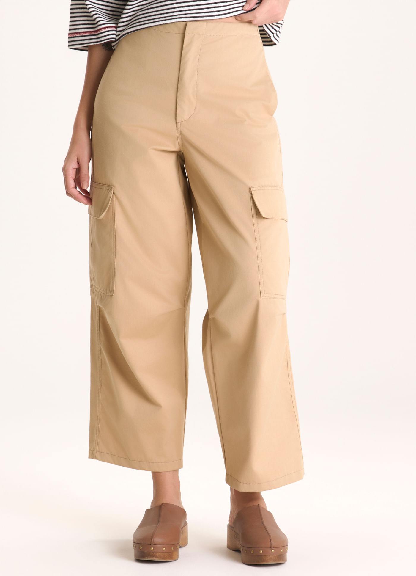 Calça sarja cargo areia