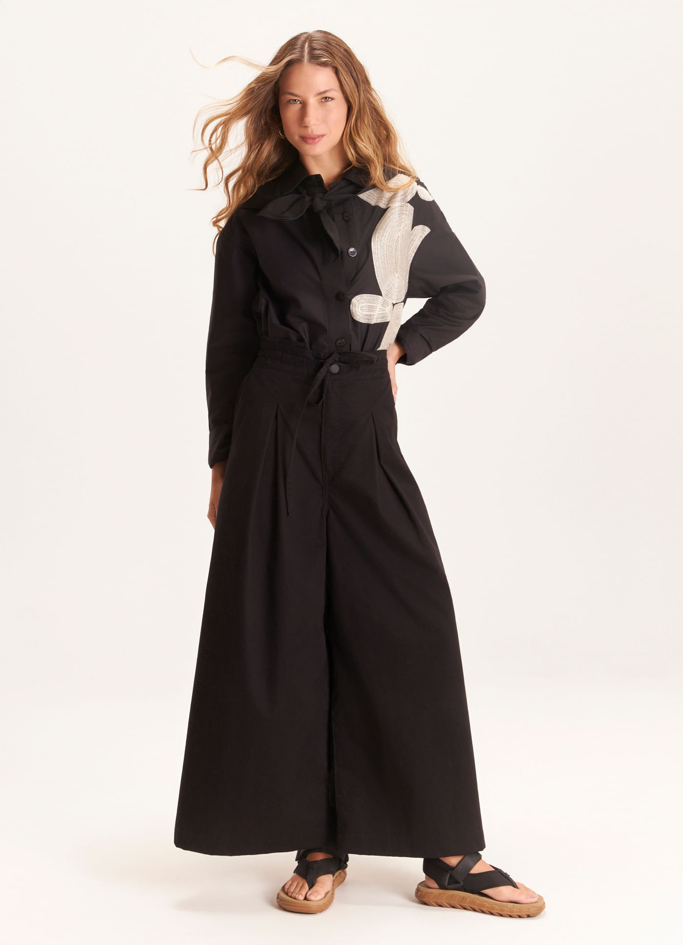 Calça sarja maxi pregas preto