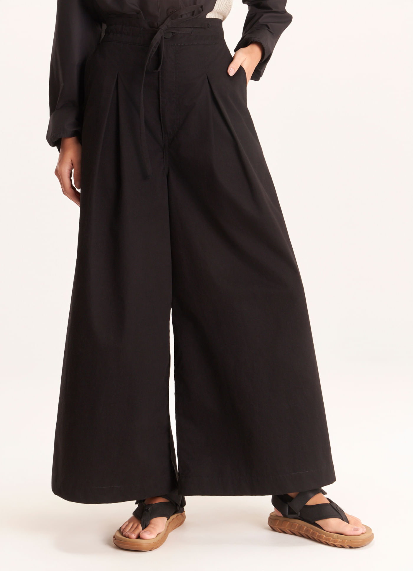 Calça sarja maxi pregas preto