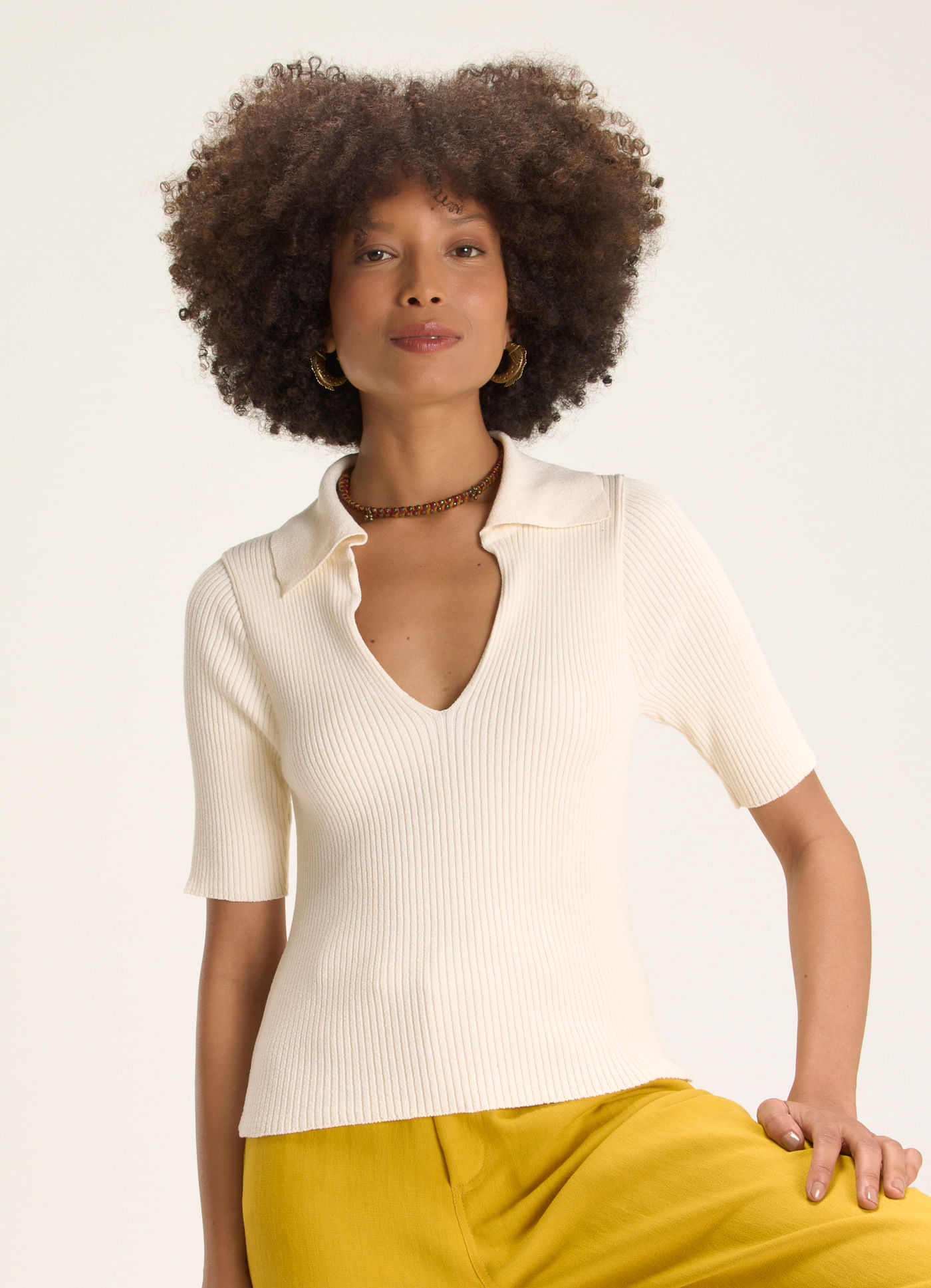 Blusa gola polo tricô decote v off white
