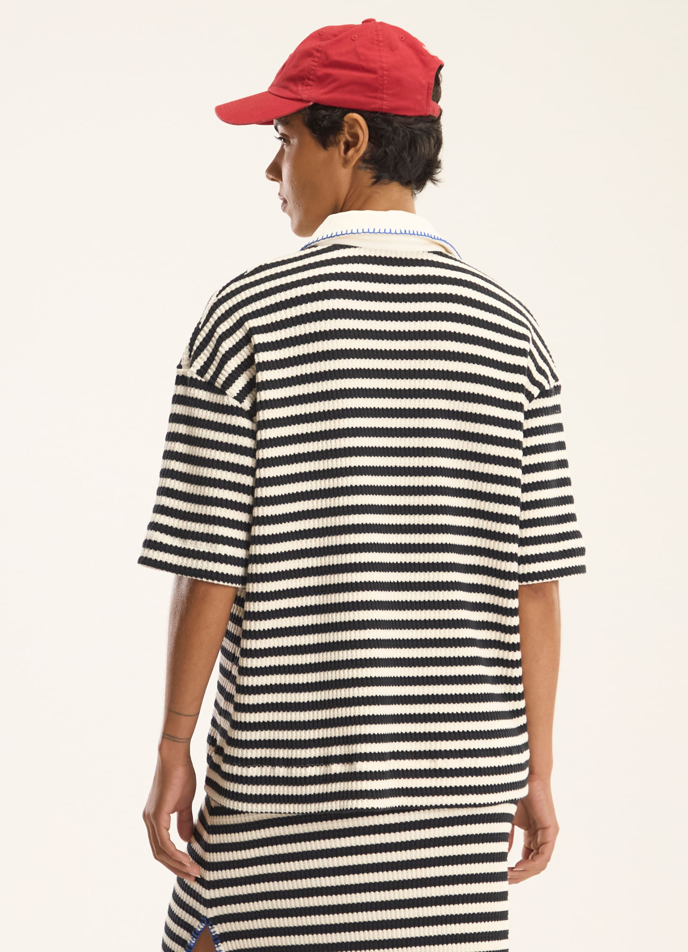Blusa polo listras bordada