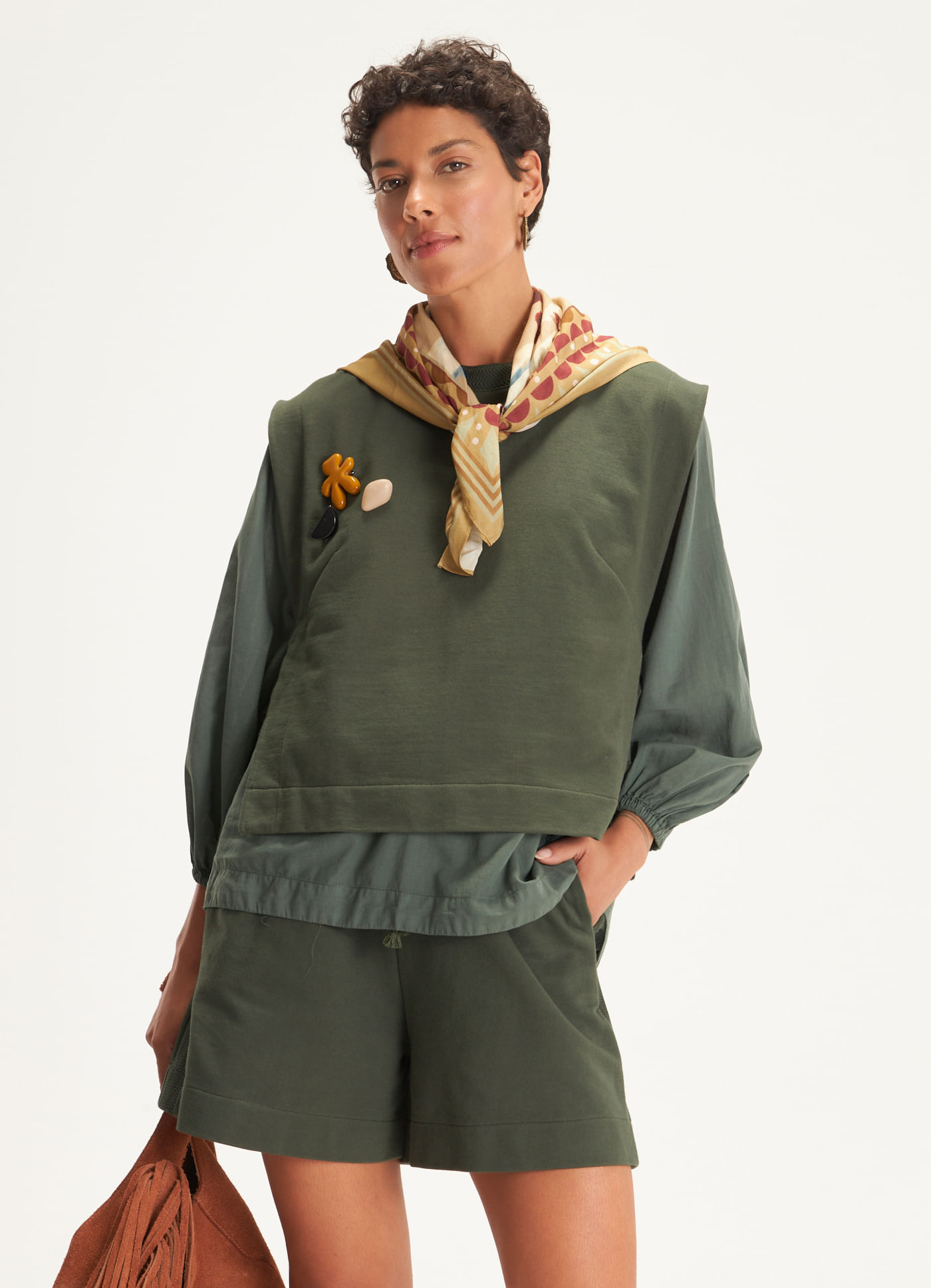 Colete moletinho amarração retilínea verde escuro