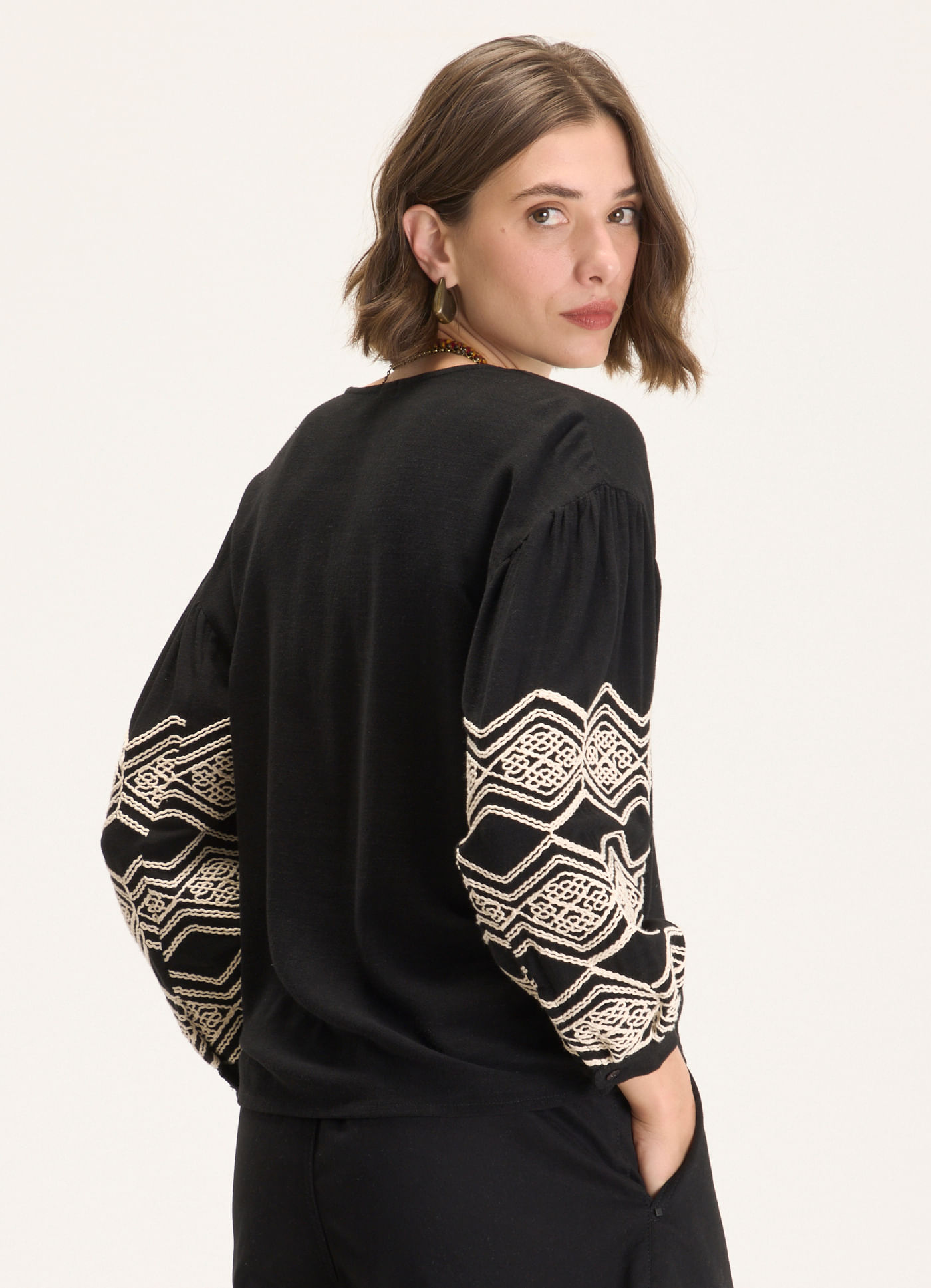 Bata linho bordado frenezi