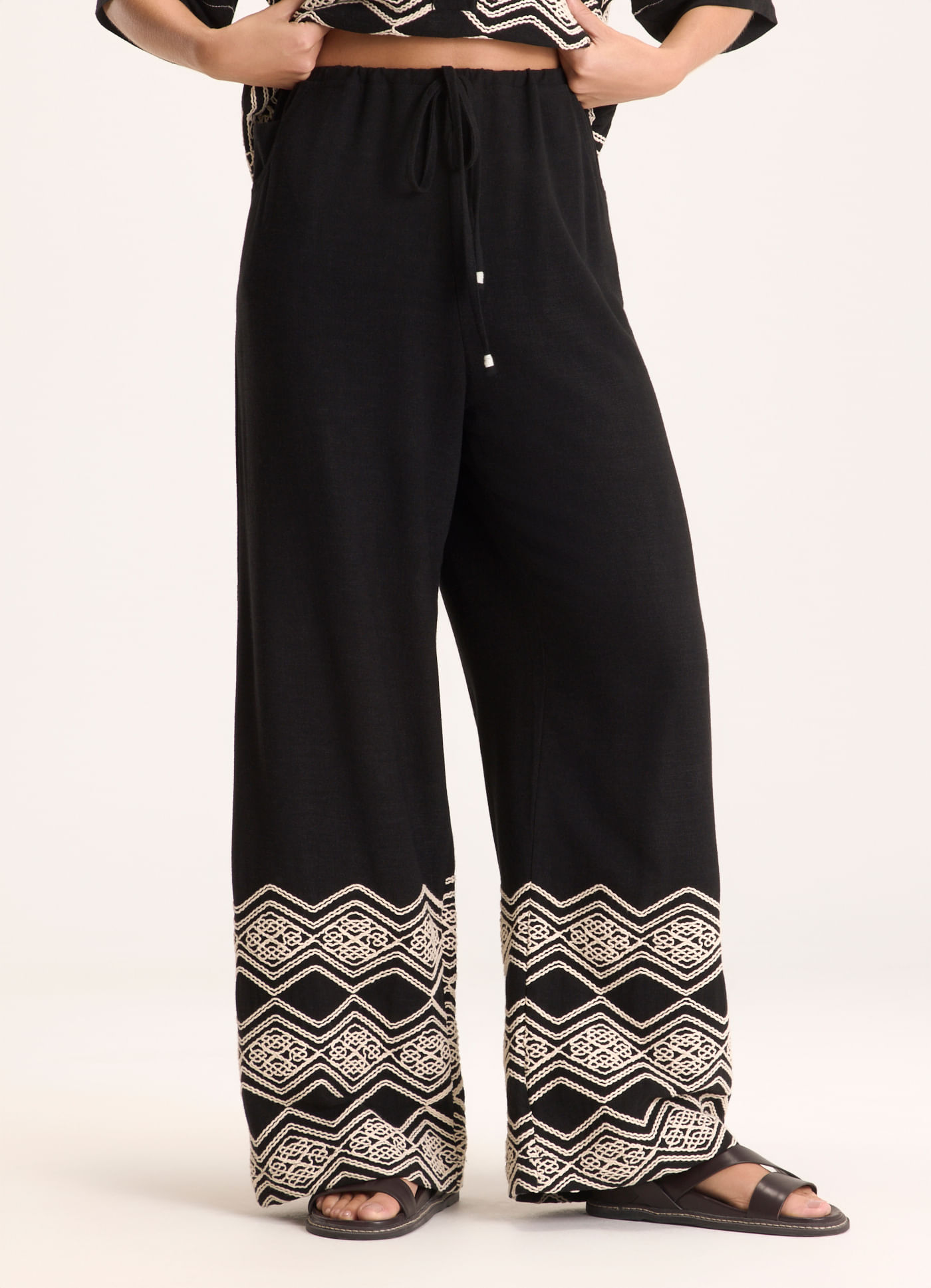 Calça linho bordado frenezi