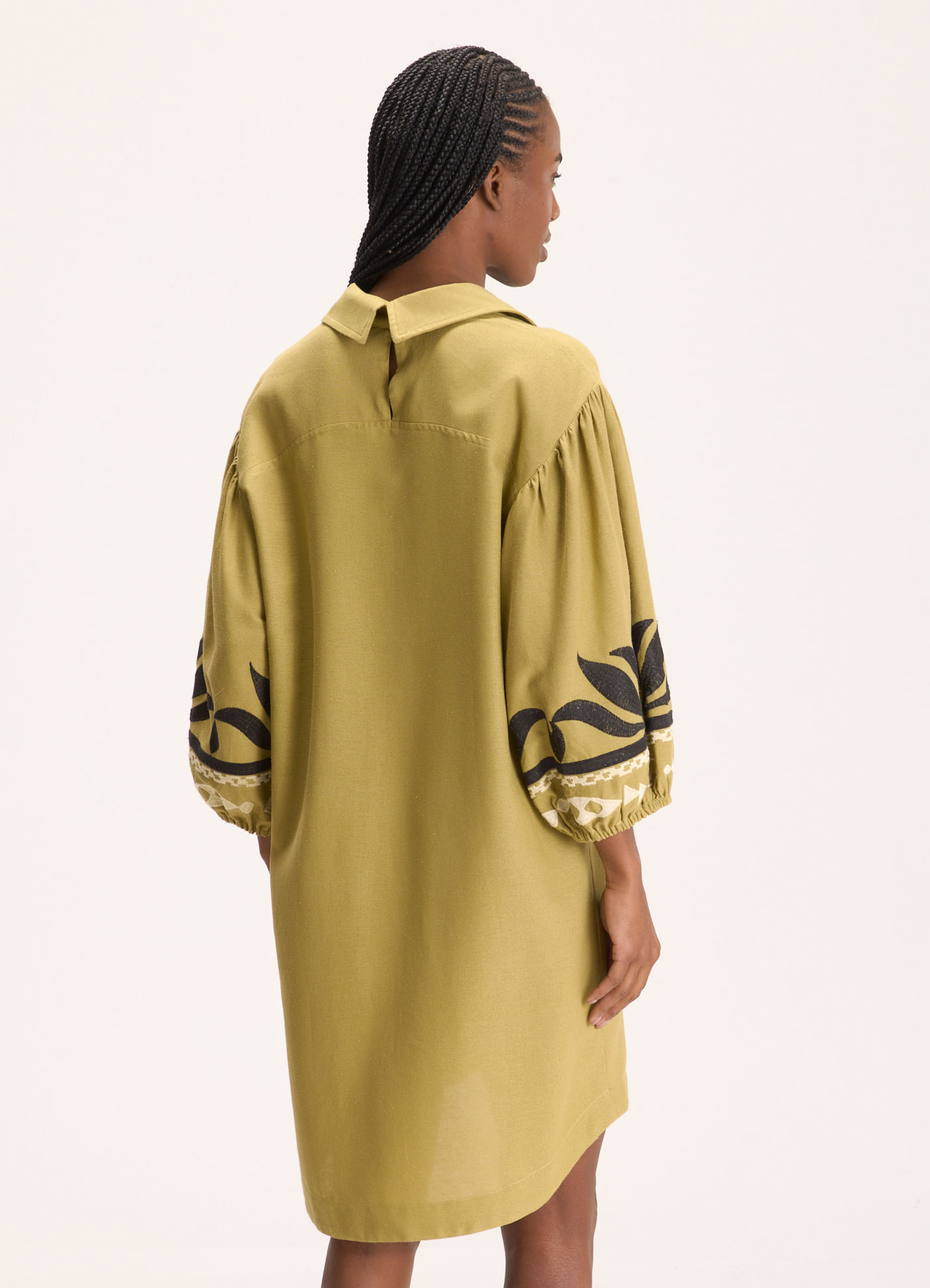 Vestido chemisier linho bordado delírio