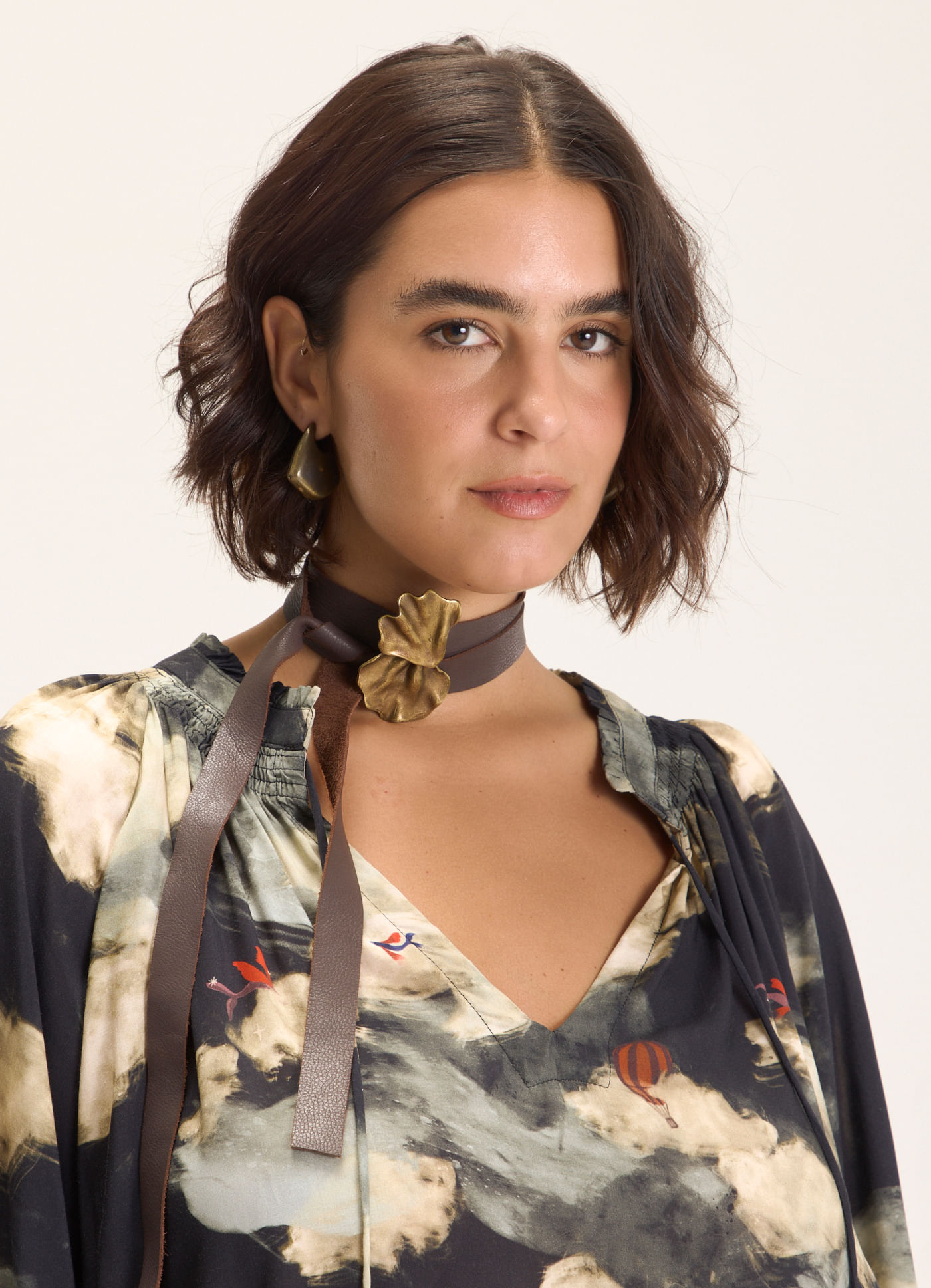 Colar couro metal etérea