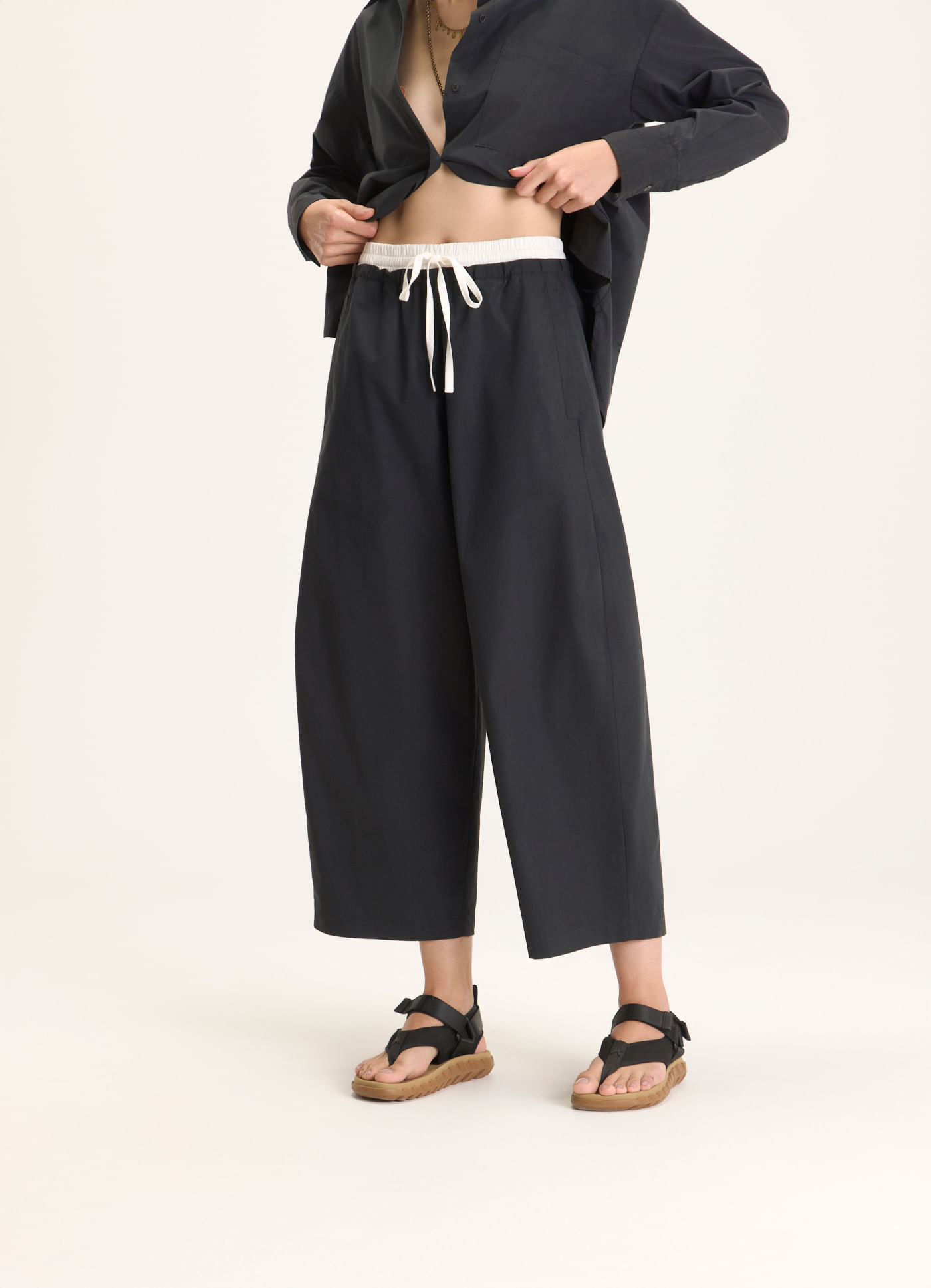 Calça algodão barrel cós duplo preto