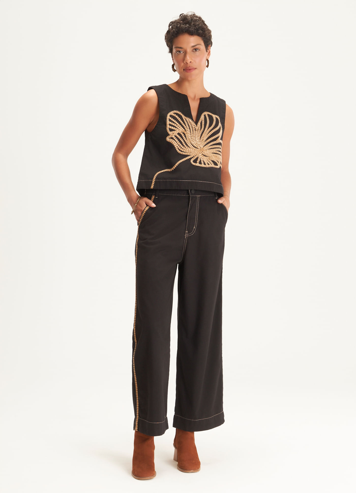 Calça sarja bordado botânica ancestral preto