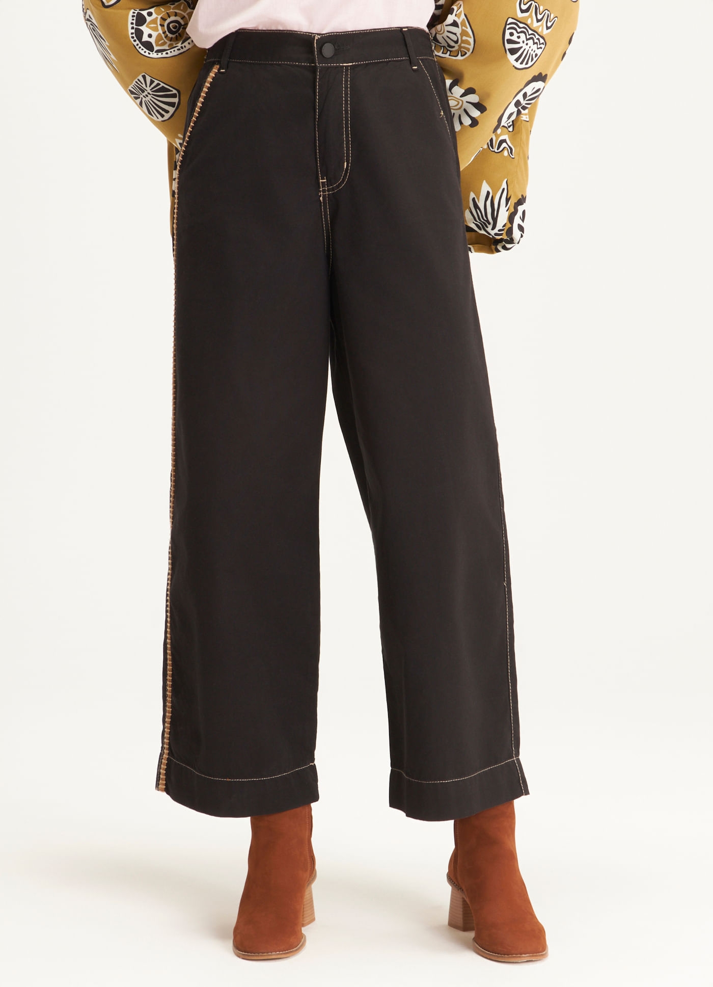 Calça sarja bordado botânica ancestral preto