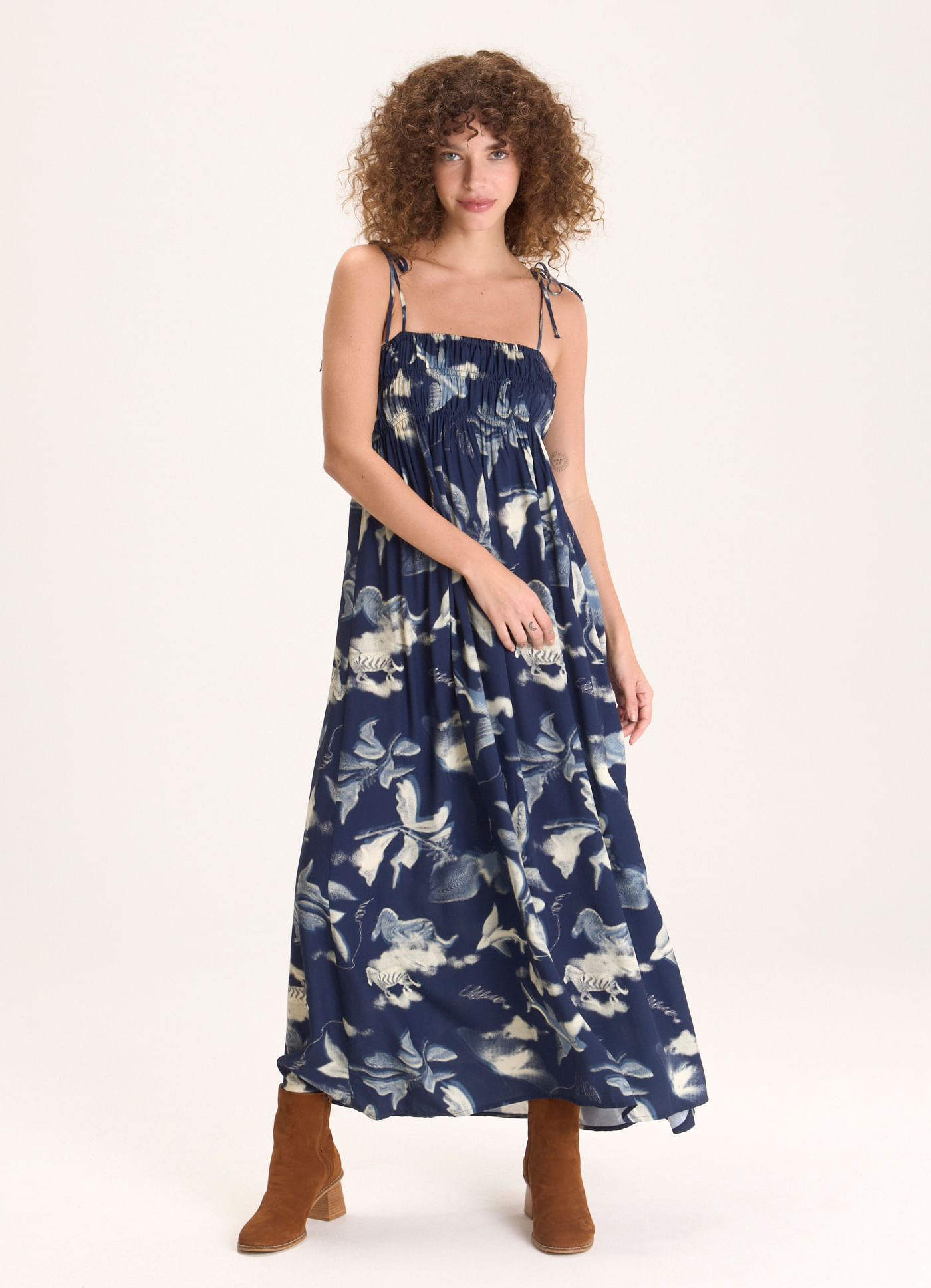 Vestido alcinha estampado surreal