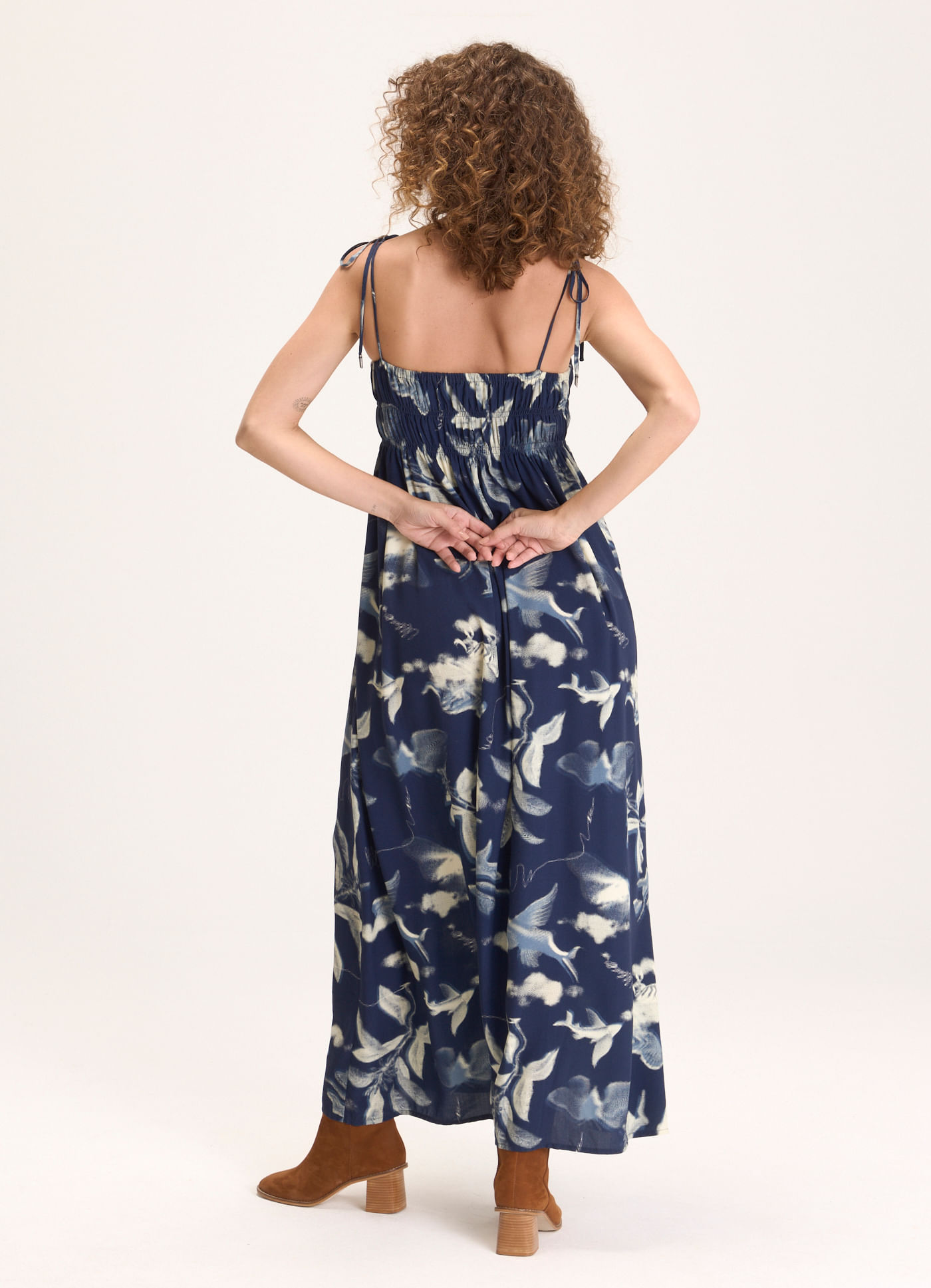 Vestido alcinha estampado surreal