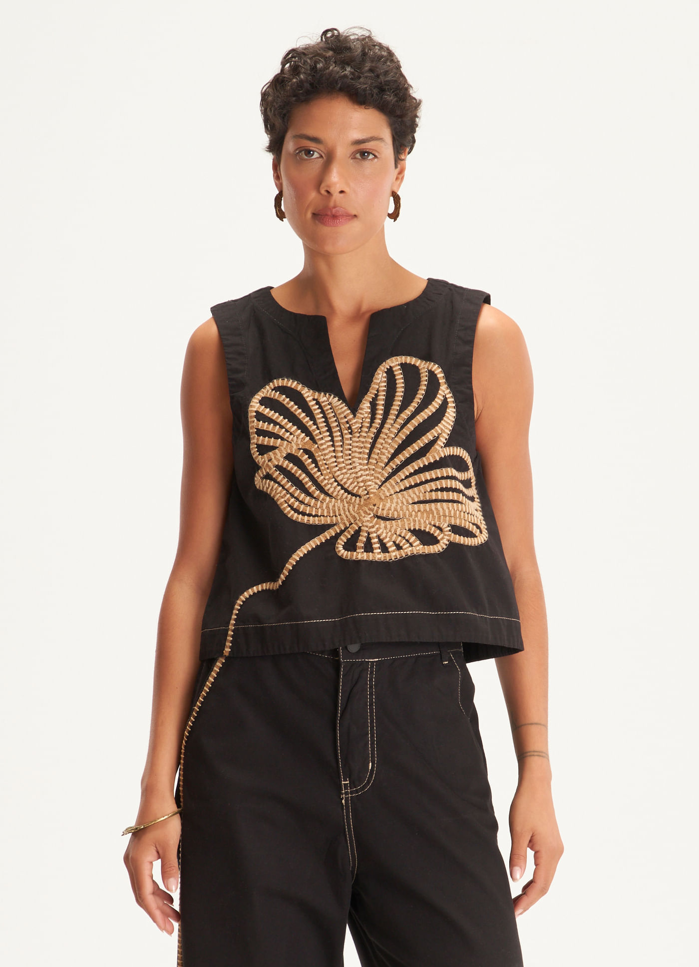 Blusa sarja bordado botânica ancestral preto