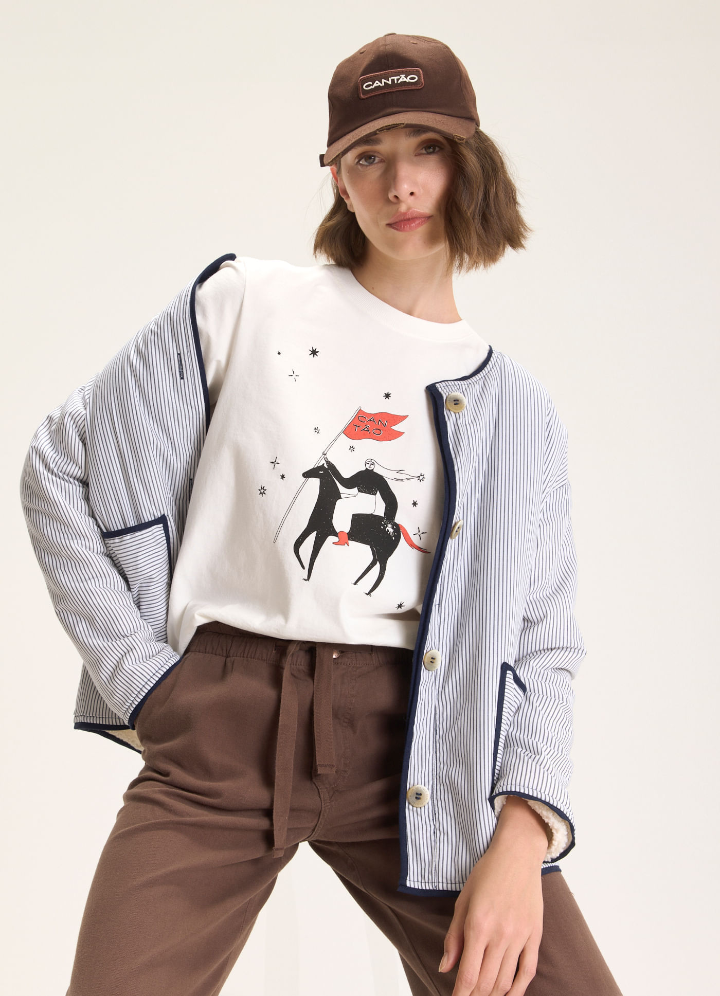 T-shirt classic bordada galope off white