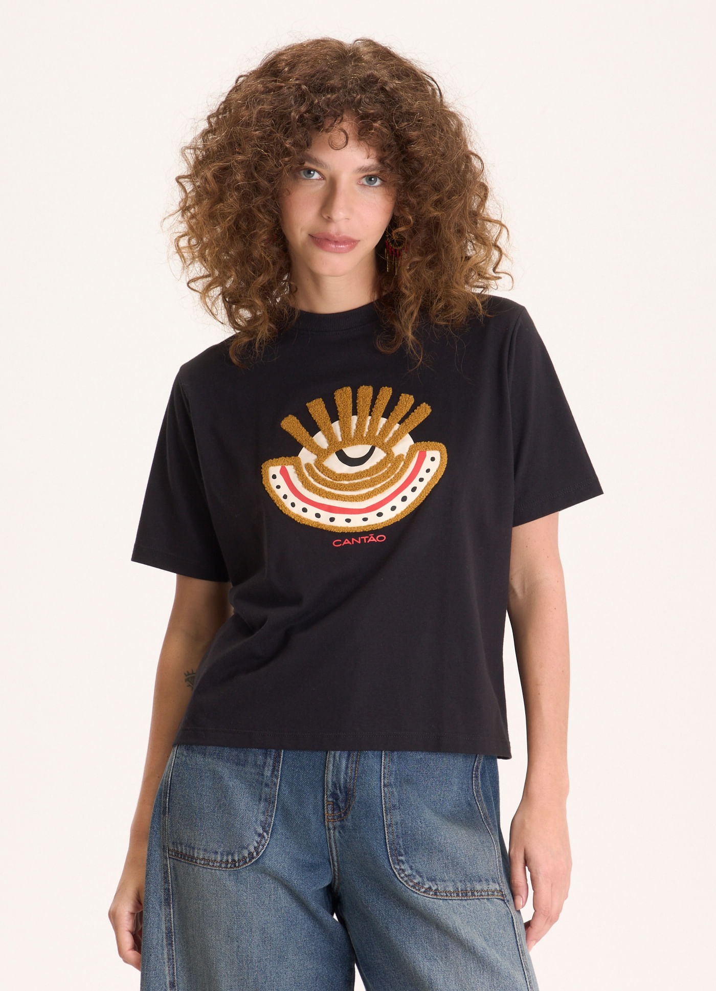 T-shirt box bordada ancestral preto