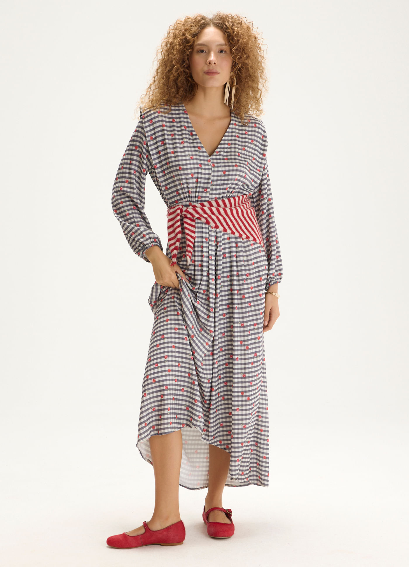 Vestido decote v est cerejinhas