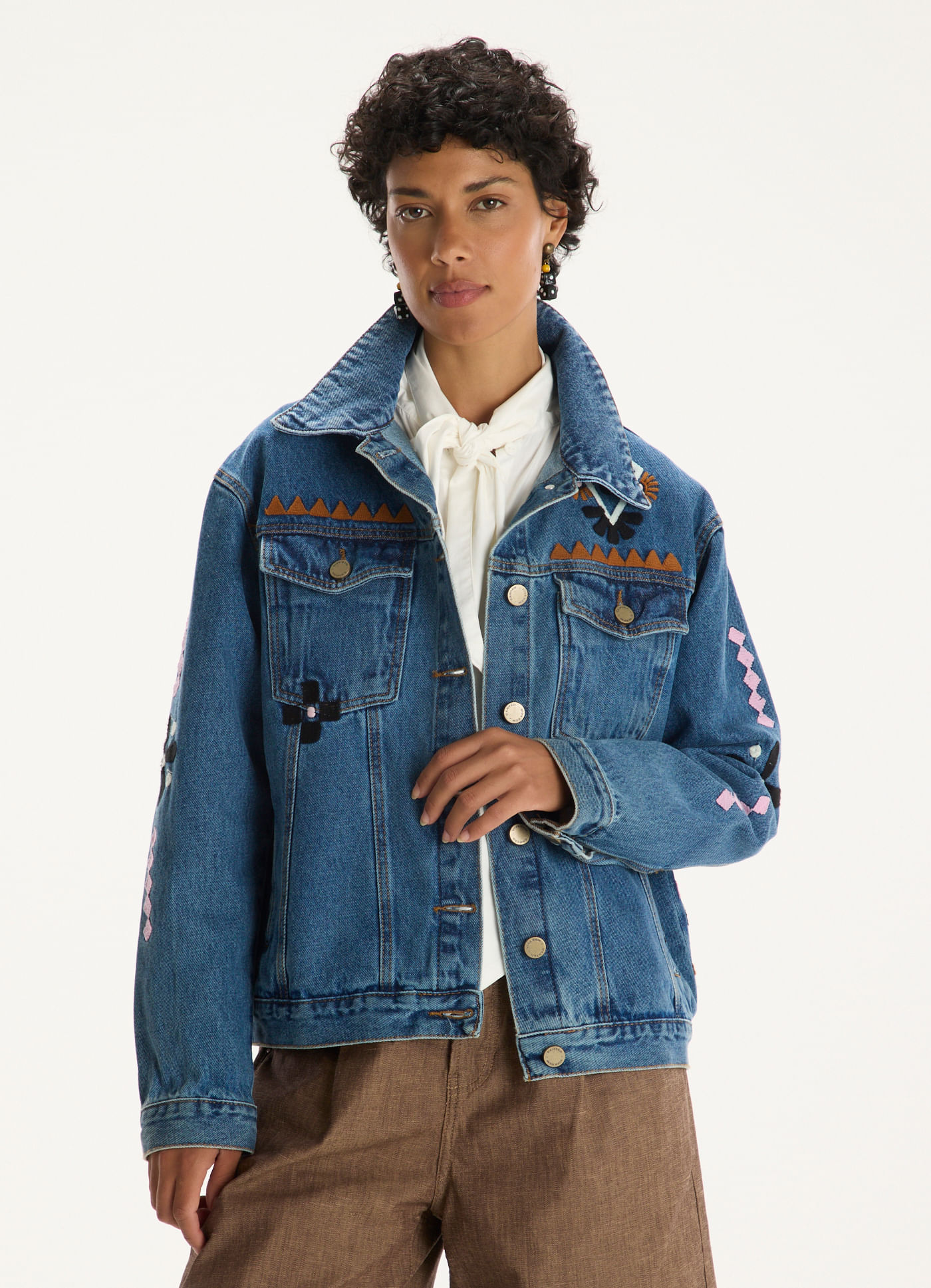 Jaqueta jeans bordado pique jeans